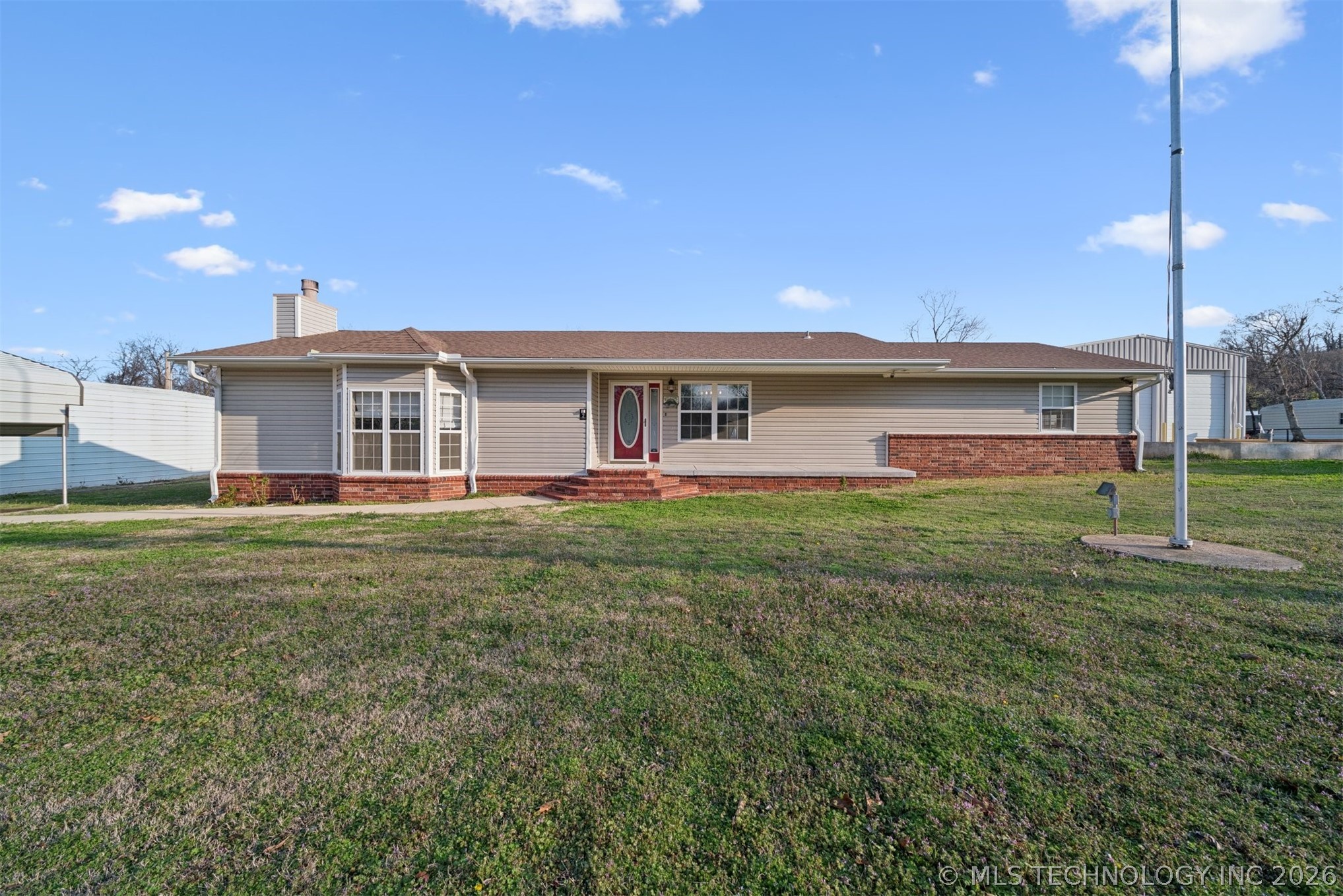 2 E Walnut Street Property Photo 1