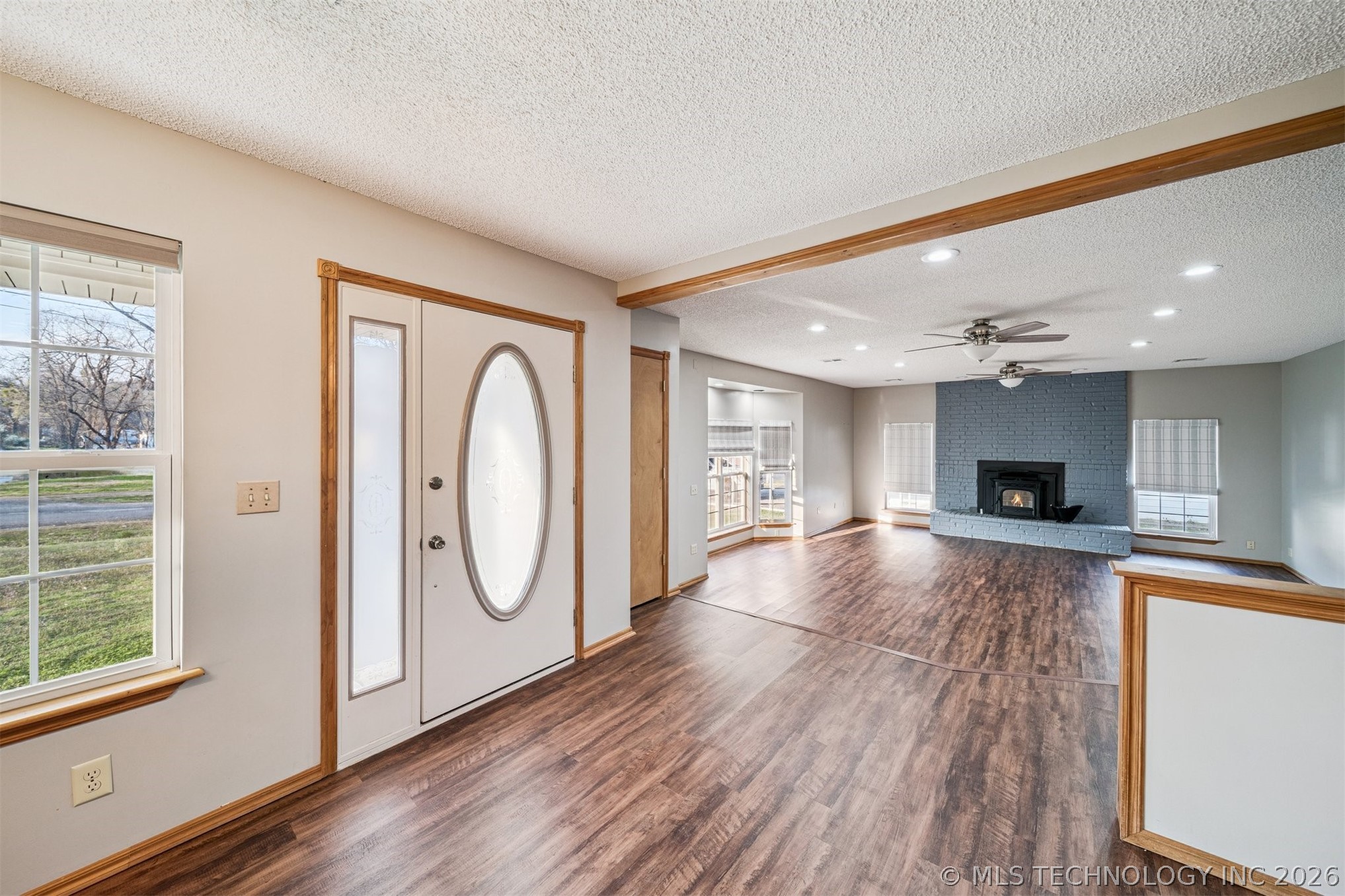 2 E Walnut Street Property Photo 4