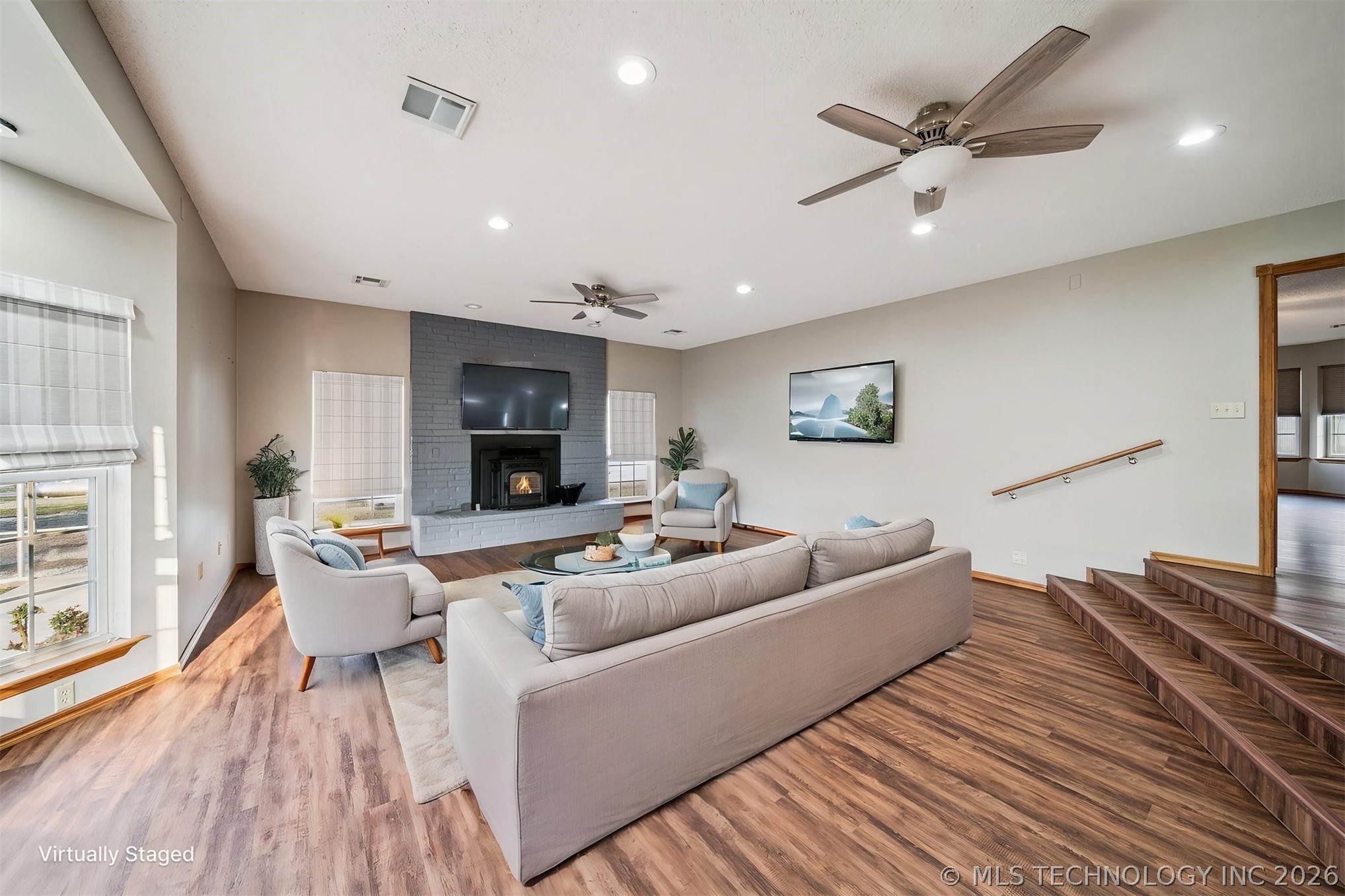 2 E Walnut Street Property Photo 7