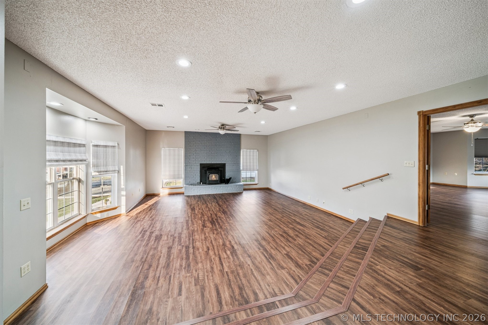 2 E Walnut Street Property Photo 8