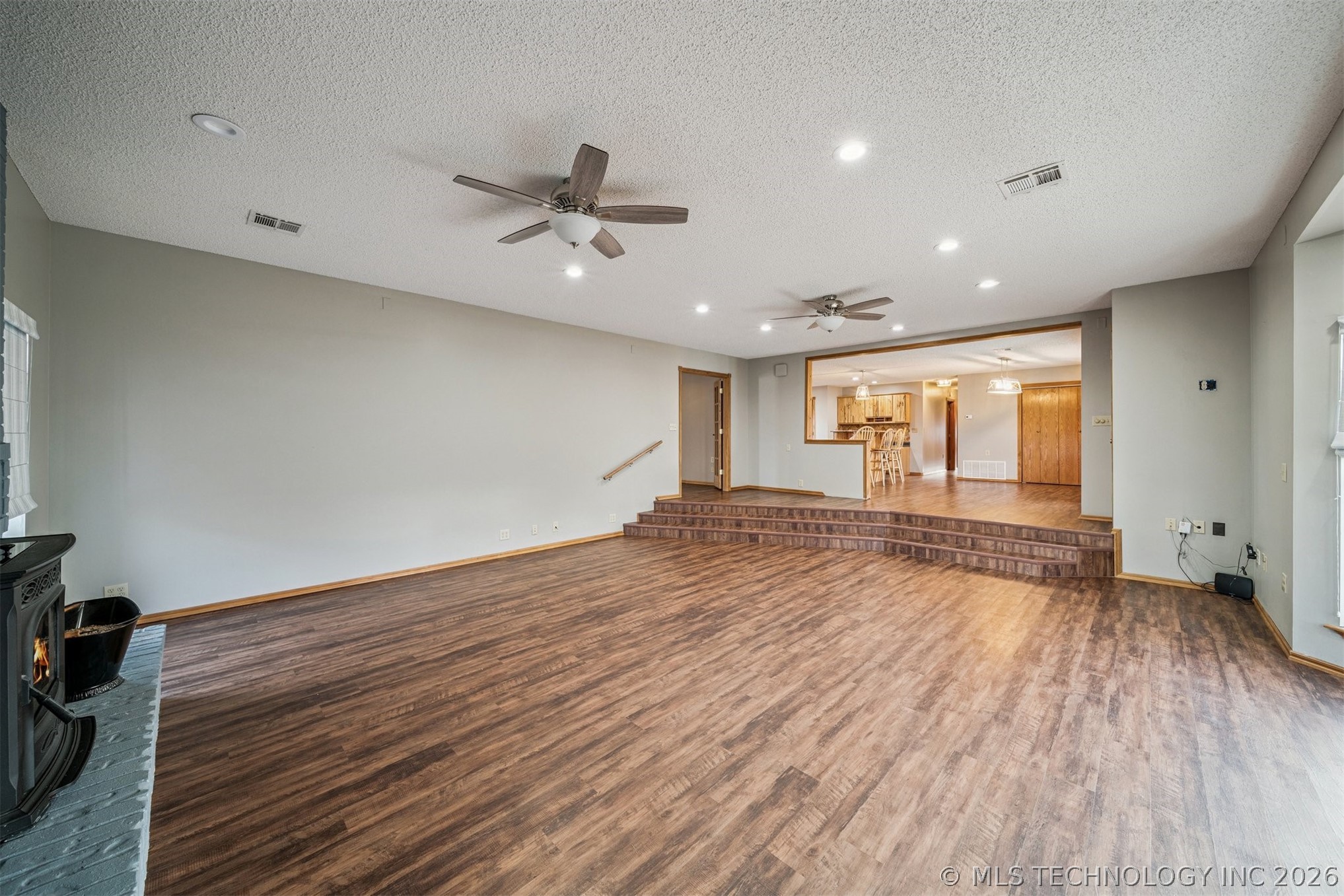 2 E Walnut Street Property Photo 9
