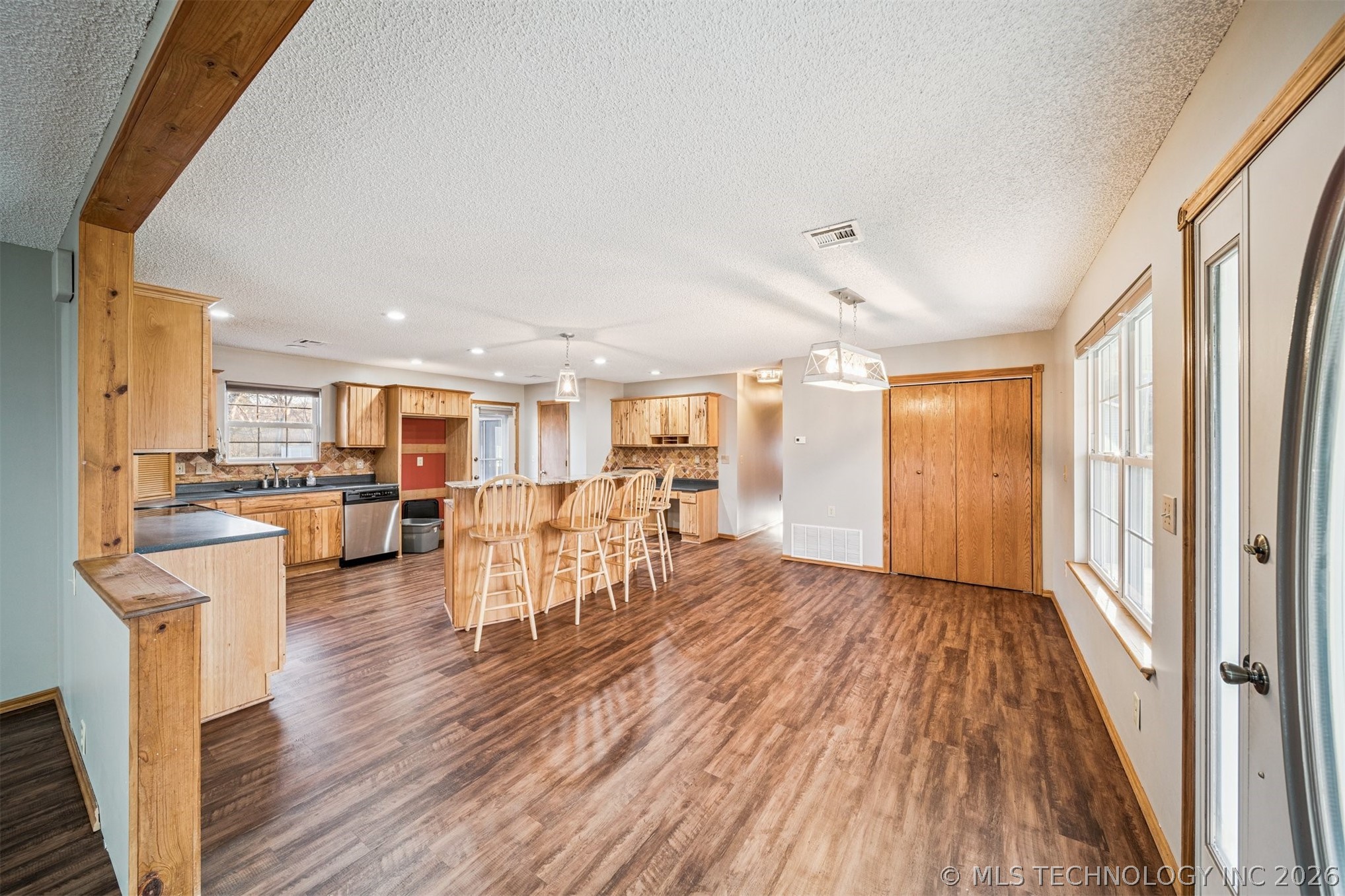 2 E Walnut Street Property Photo 10
