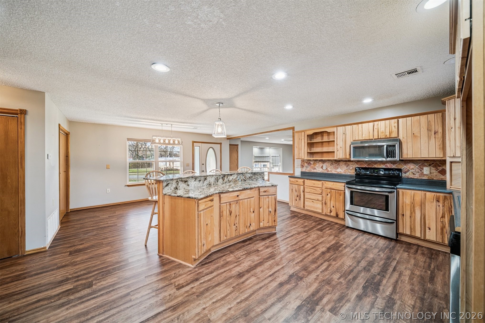 2 E Walnut Street Property Photo 11