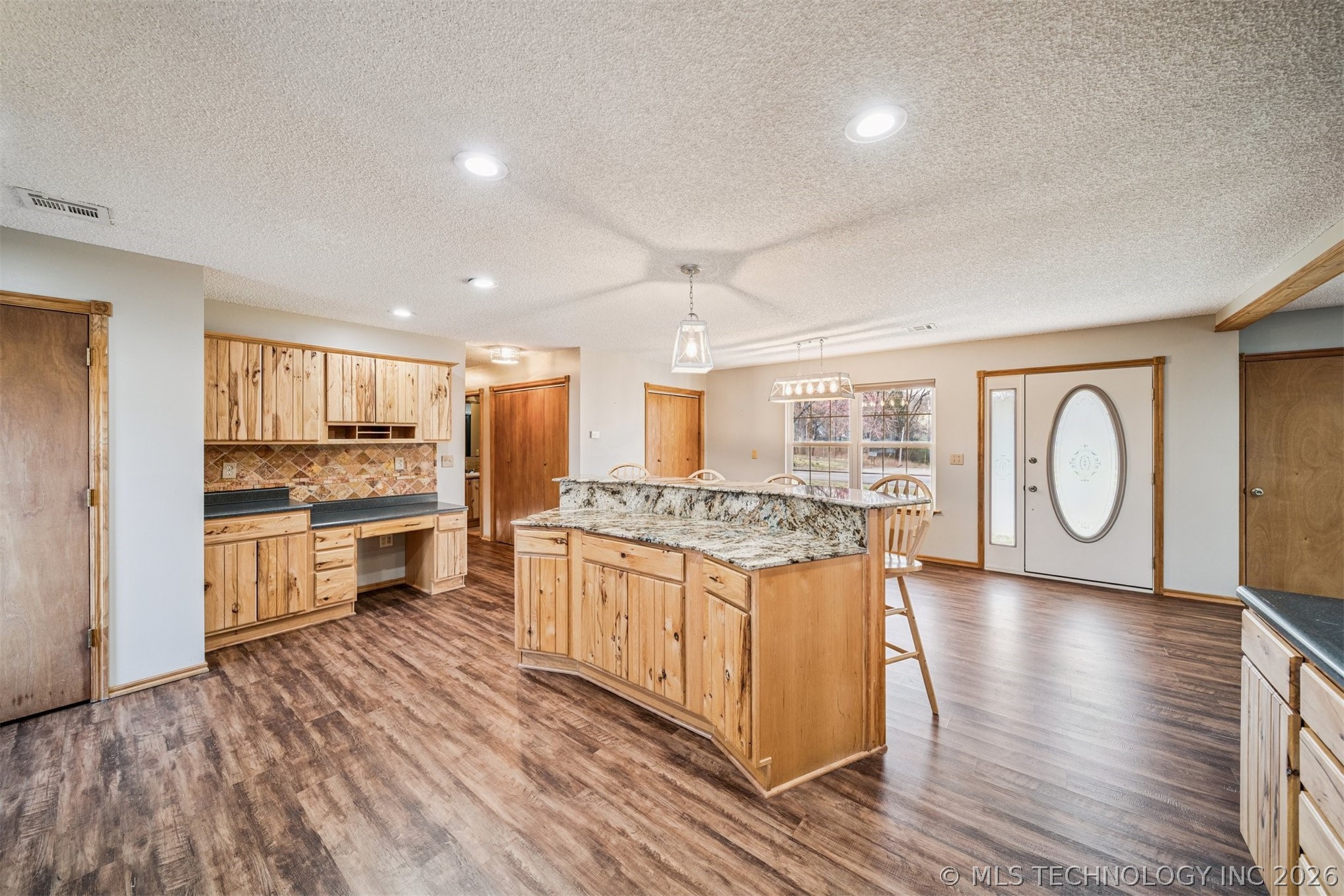 2 E Walnut Street Property Photo 13