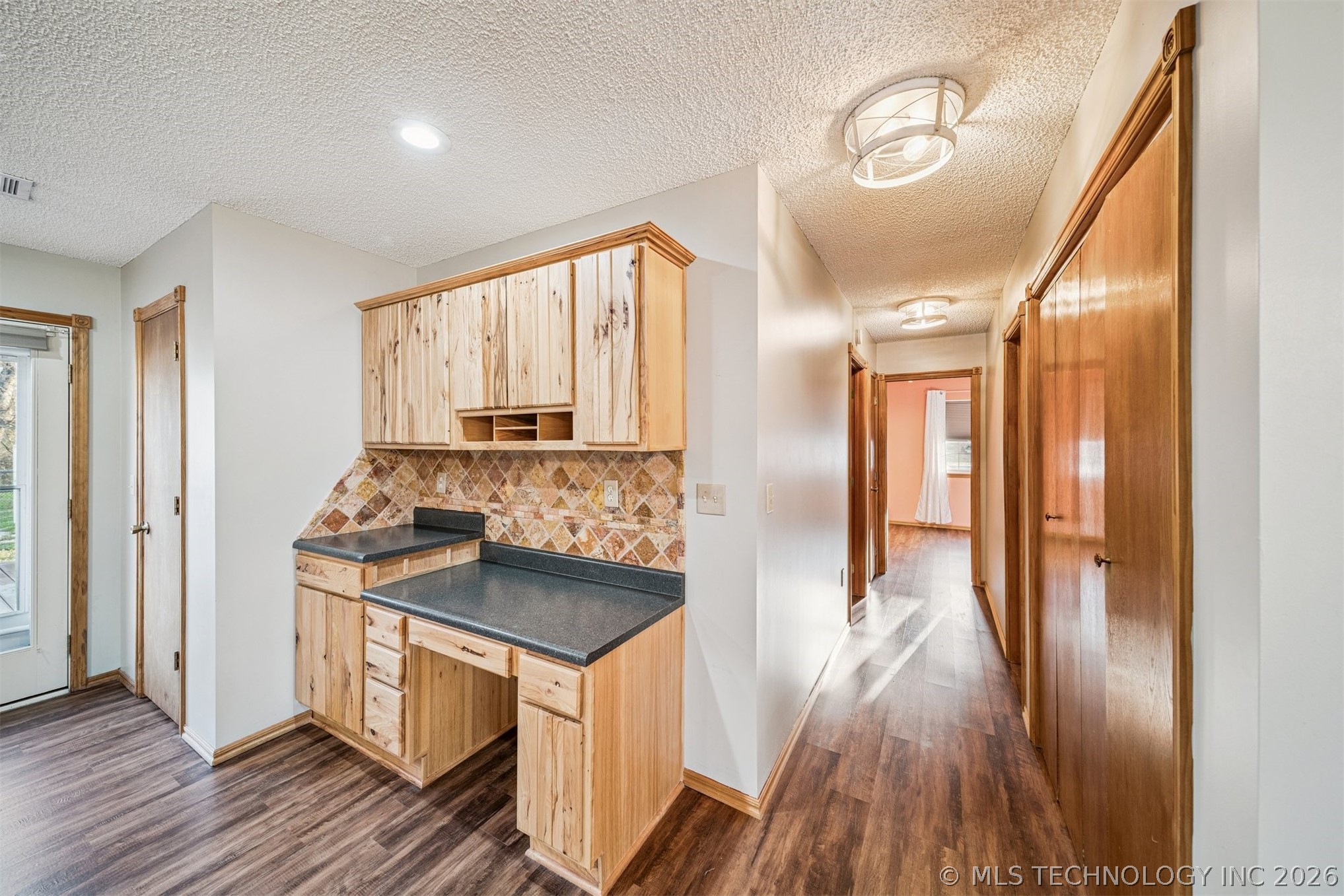 2 E Walnut Street Property Photo 14