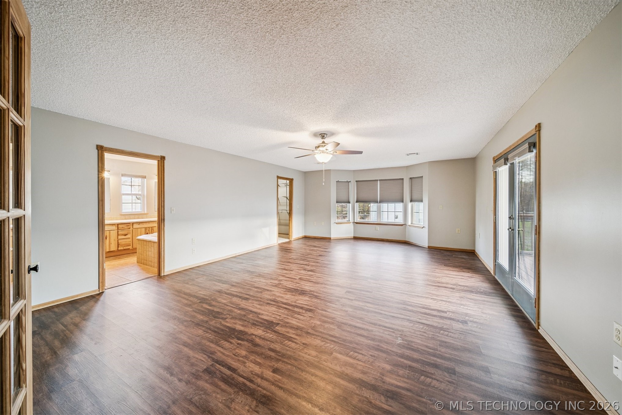 2 E Walnut Street Property Photo 15