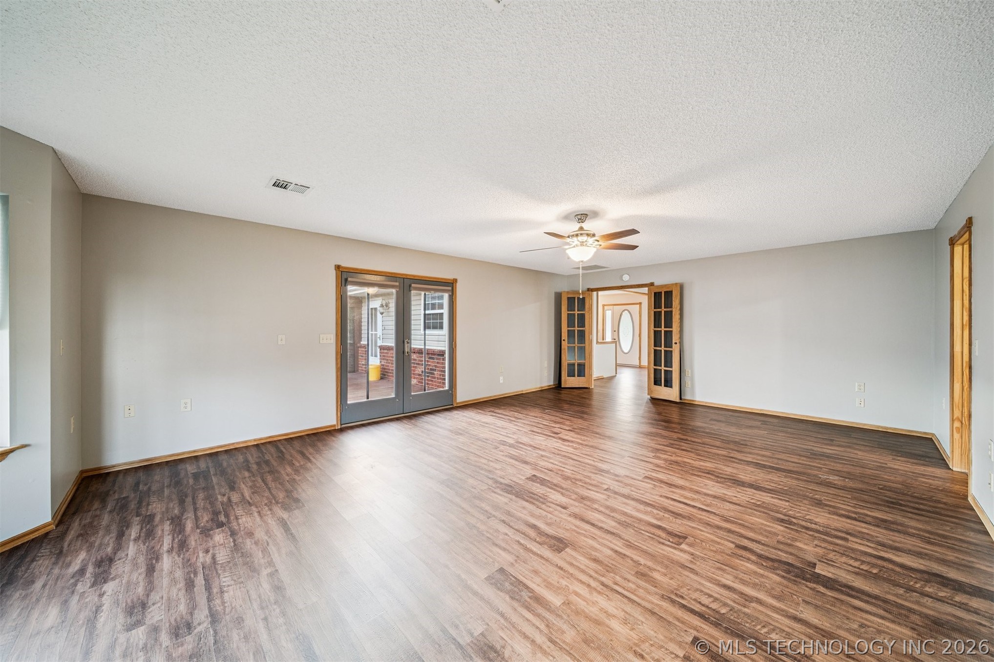 2 E Walnut Street Property Photo 17