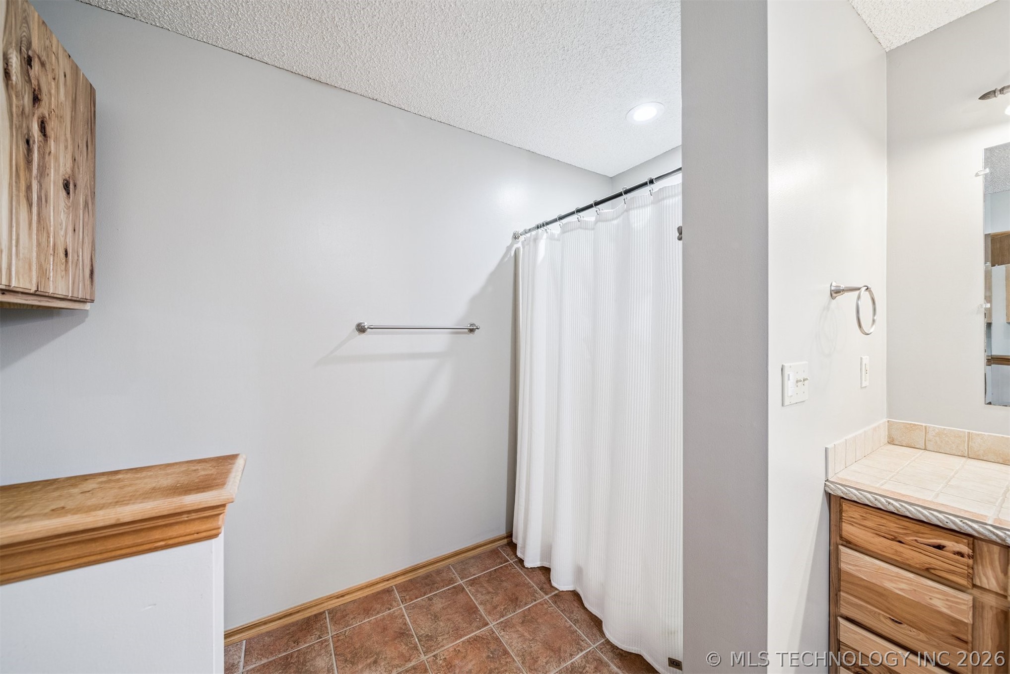 2 E Walnut Street Property Photo 21