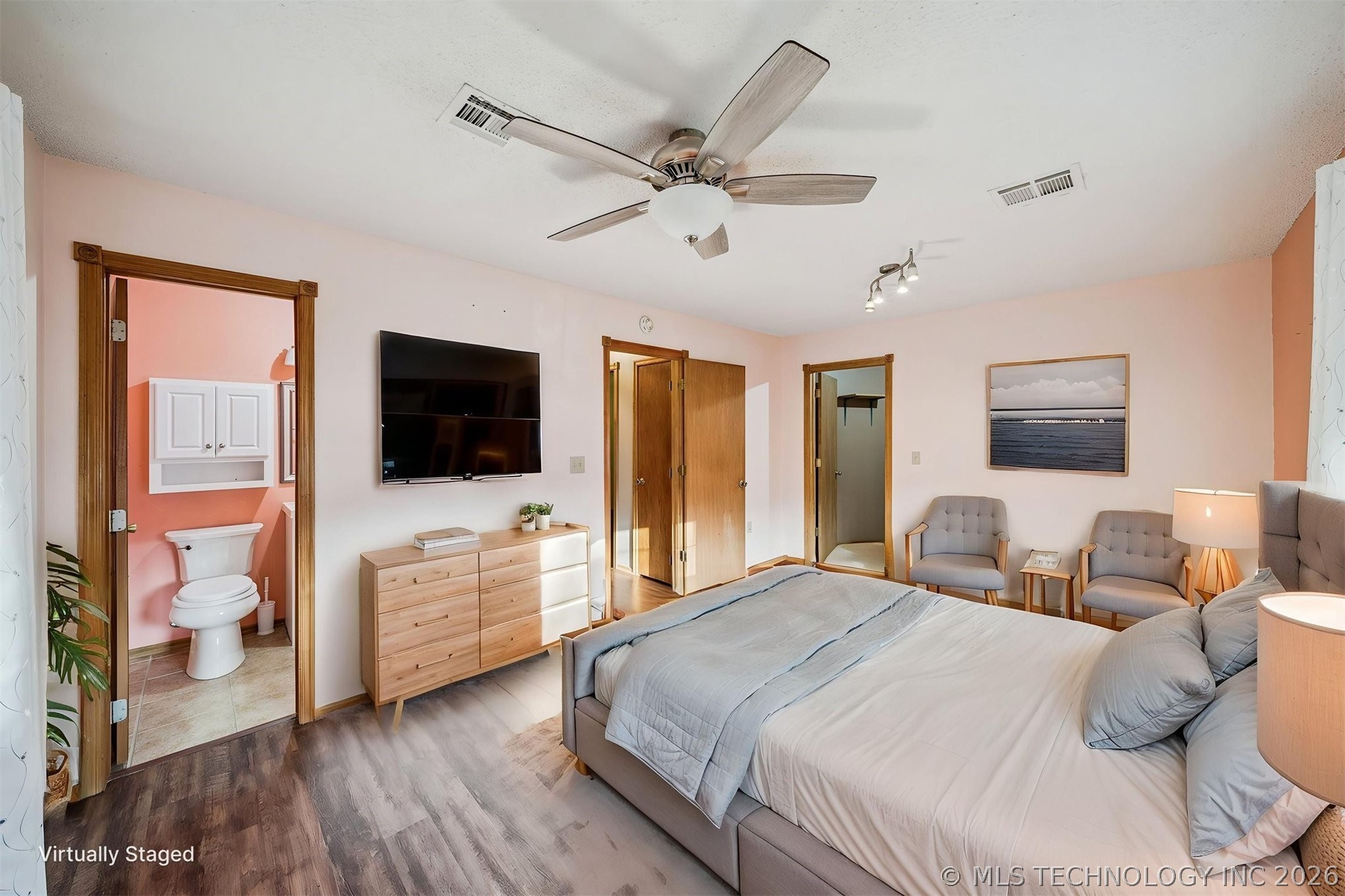 2 E Walnut Street Property Photo 27