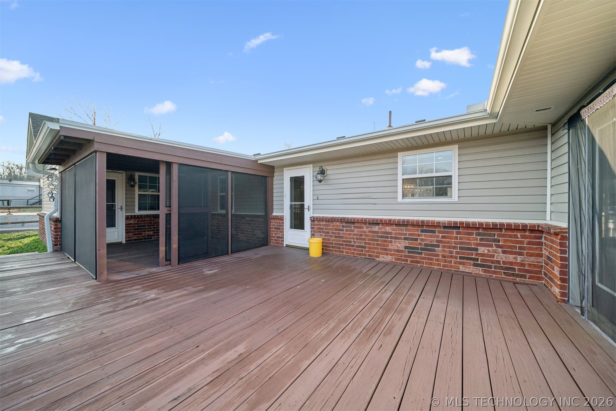 2 E Walnut Street Property Photo 31