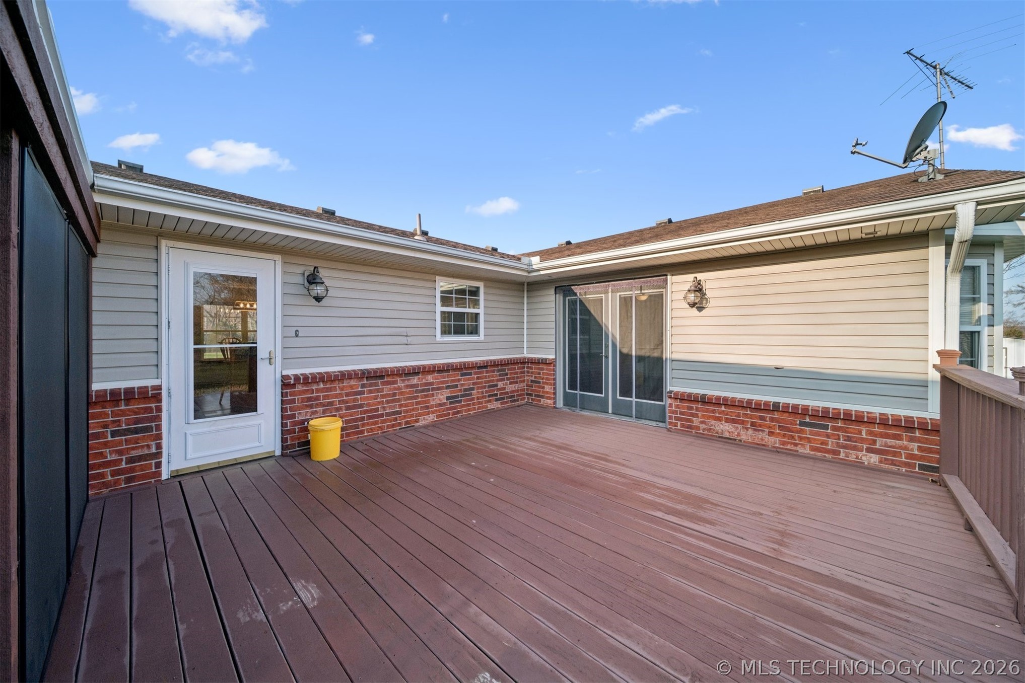 2 E Walnut Street Property Photo 32
