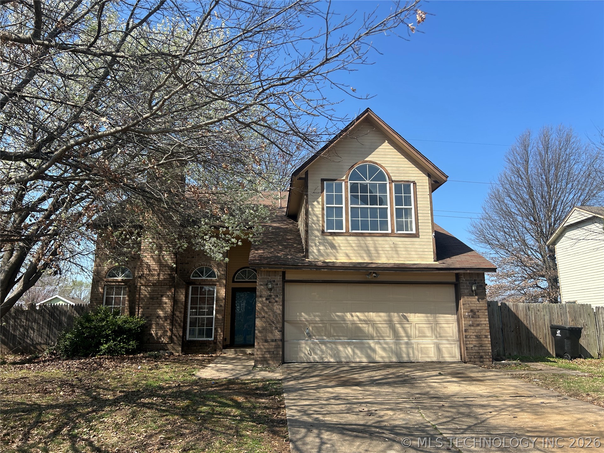 3112 S Maple Avenue Property Photo 1