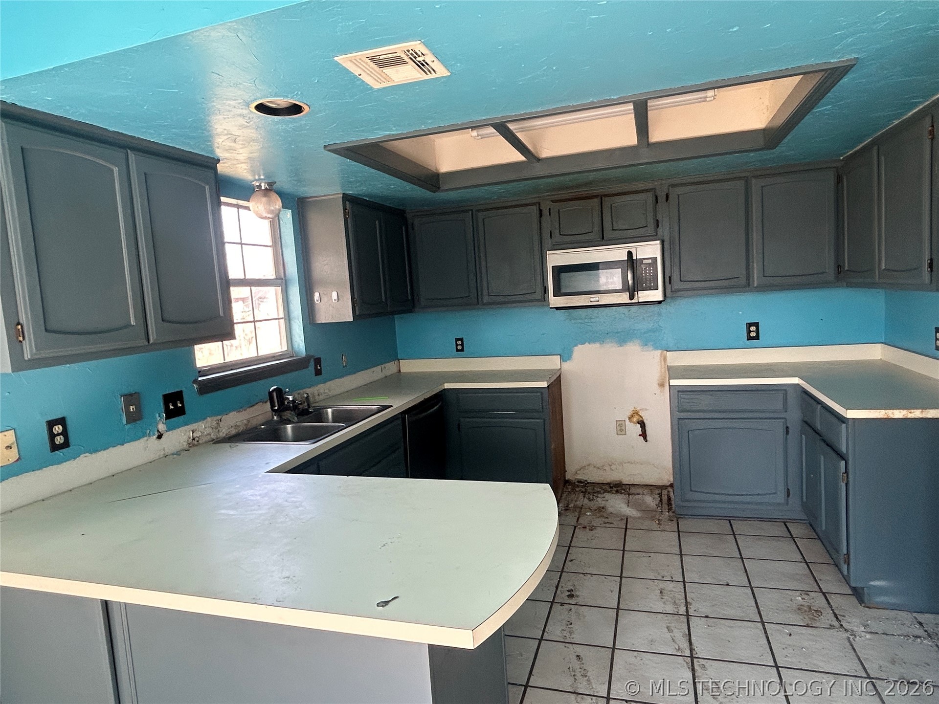 3112 S Maple Avenue Property Photo 3