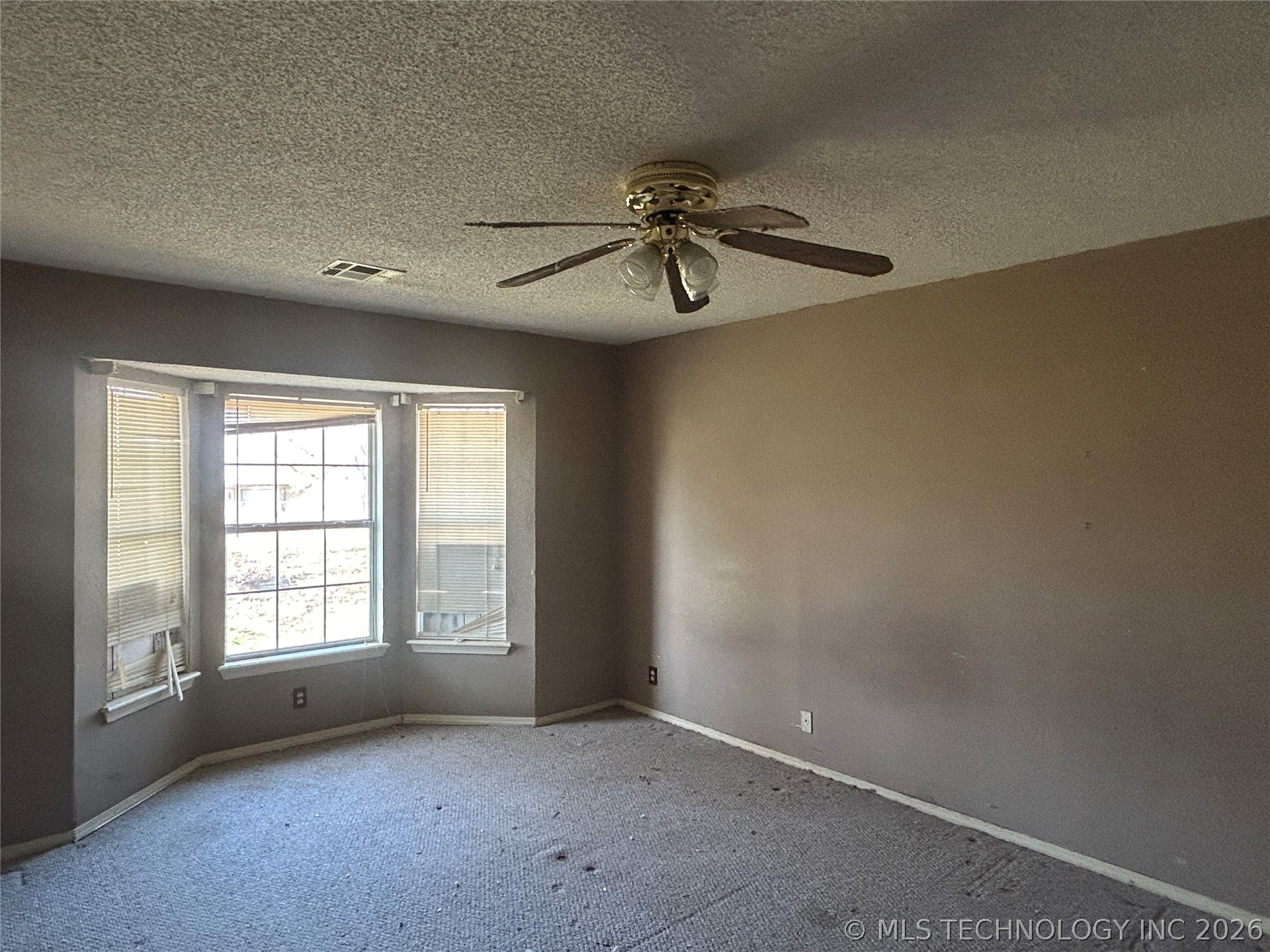 3112 S Maple Avenue Property Photo 5