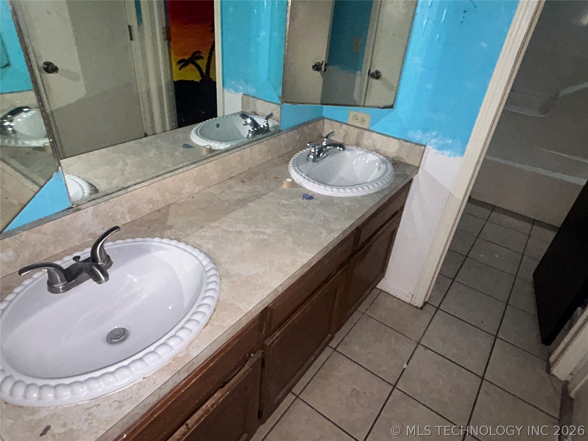 3112 S Maple Avenue Property Photo 6