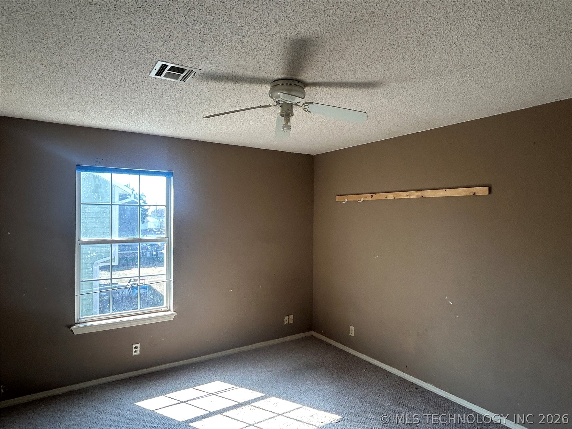 3112 S Maple Avenue Property Photo 9