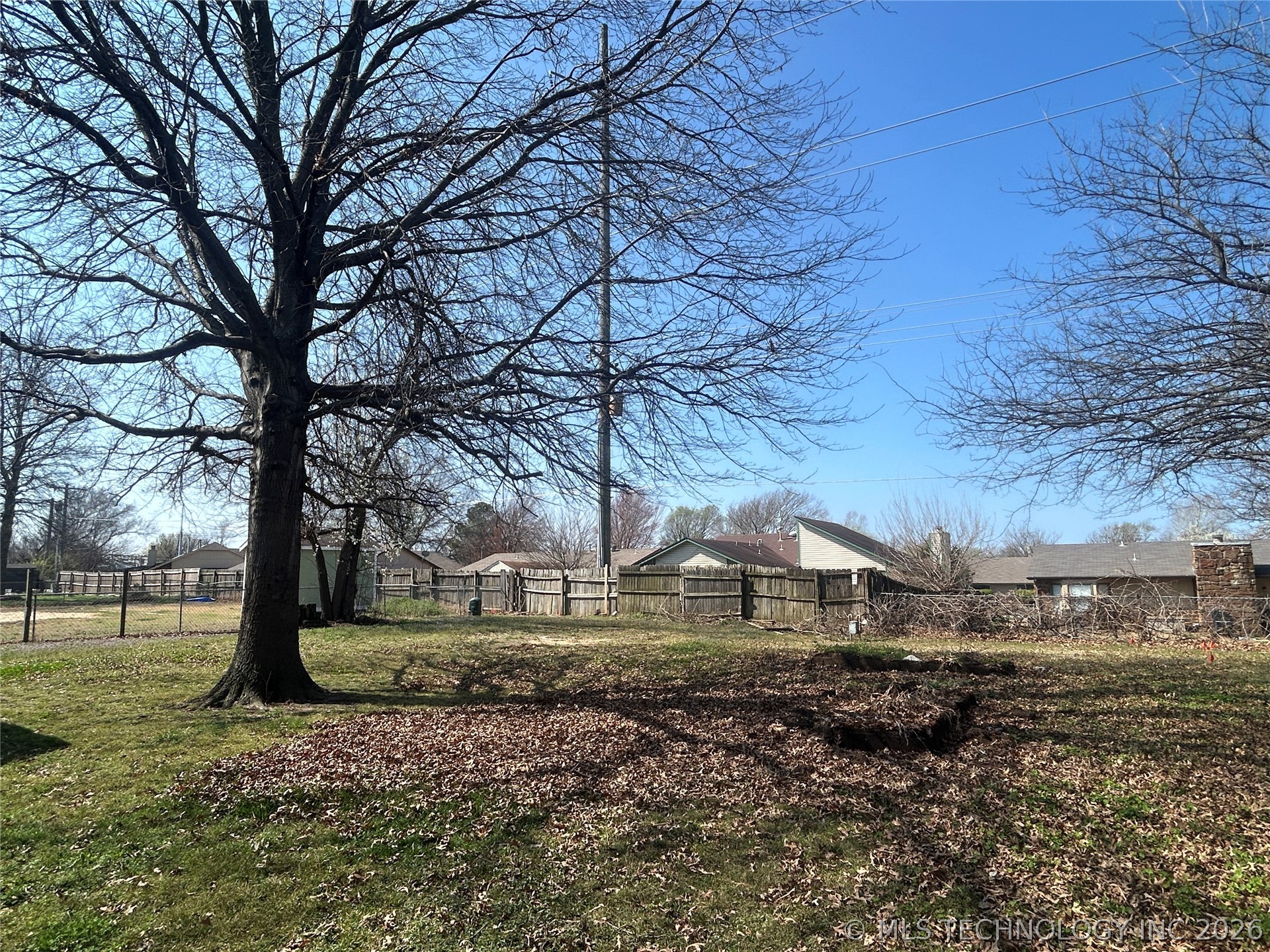 3112 S Maple Avenue Property Photo 21