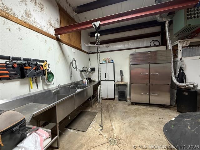 1501 Crestview Drive Property Photo 5