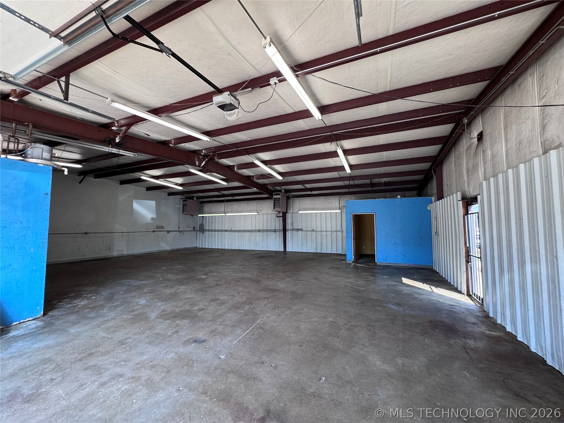 102 S 111th East Avenue Property Photo 3