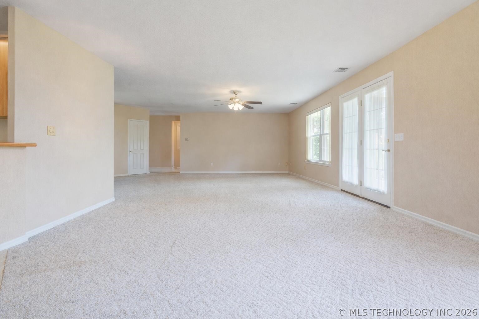 707 E 10th Street Property Photo 7