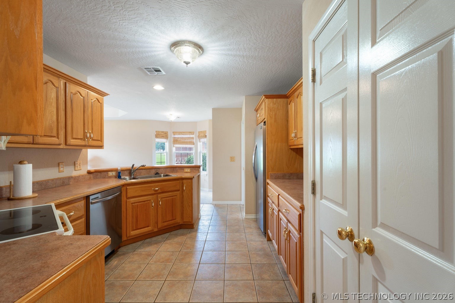 707 E 10th Street Property Photo 10
