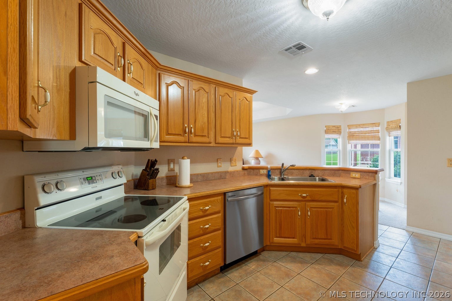707 E 10th Street Property Photo 11