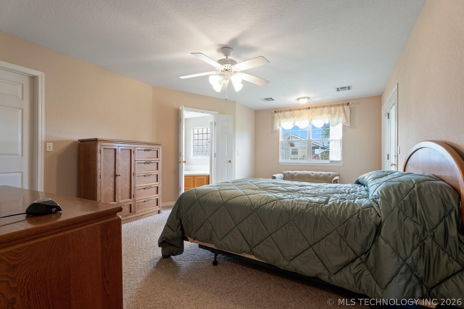 707 E 10th Street Property Photo 15