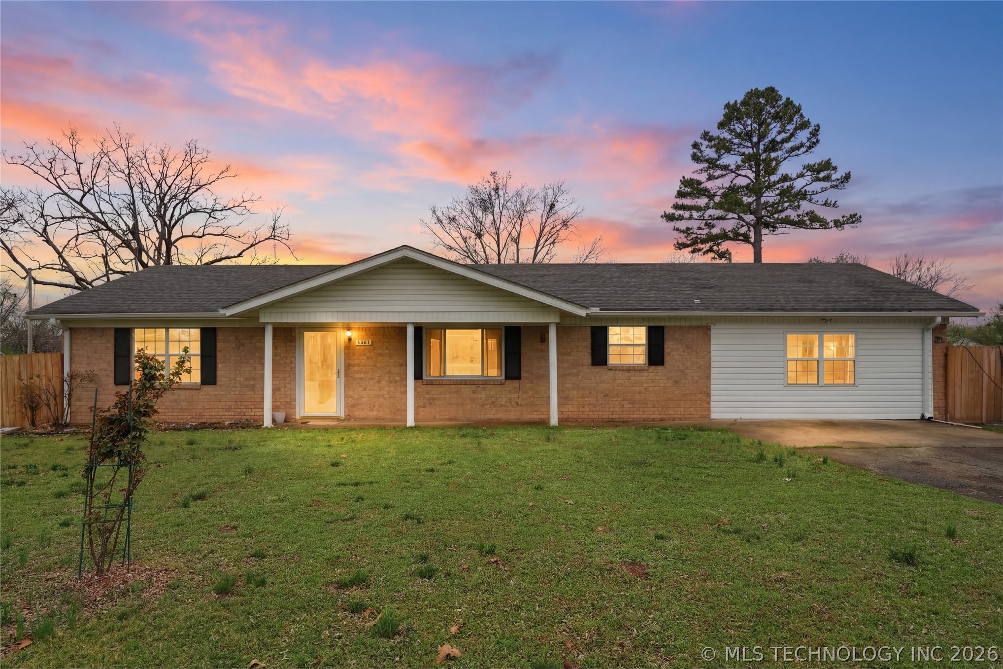 1707 N Maple Street Property Photo 2