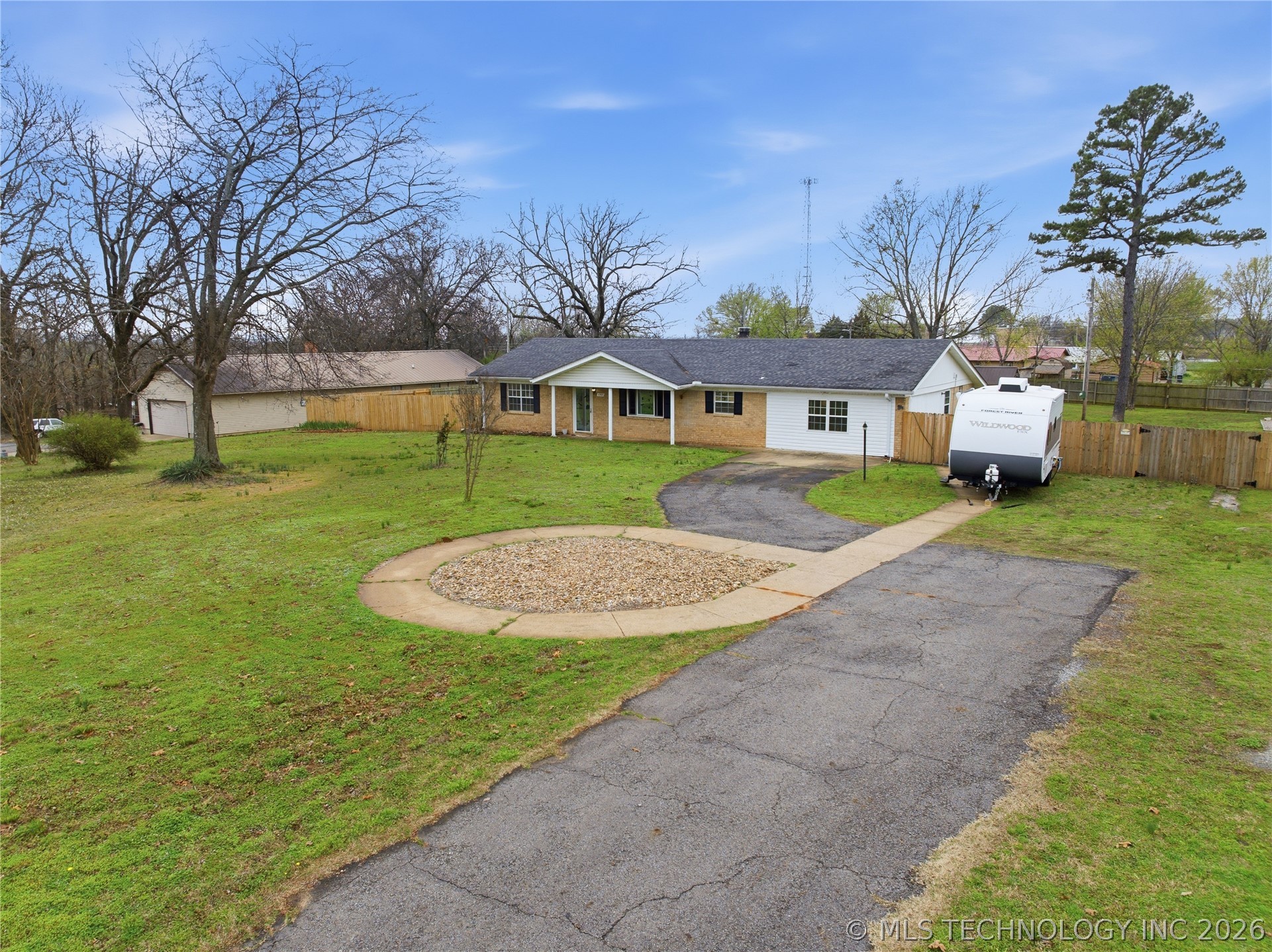 1707 N Maple Street Property Photo 3