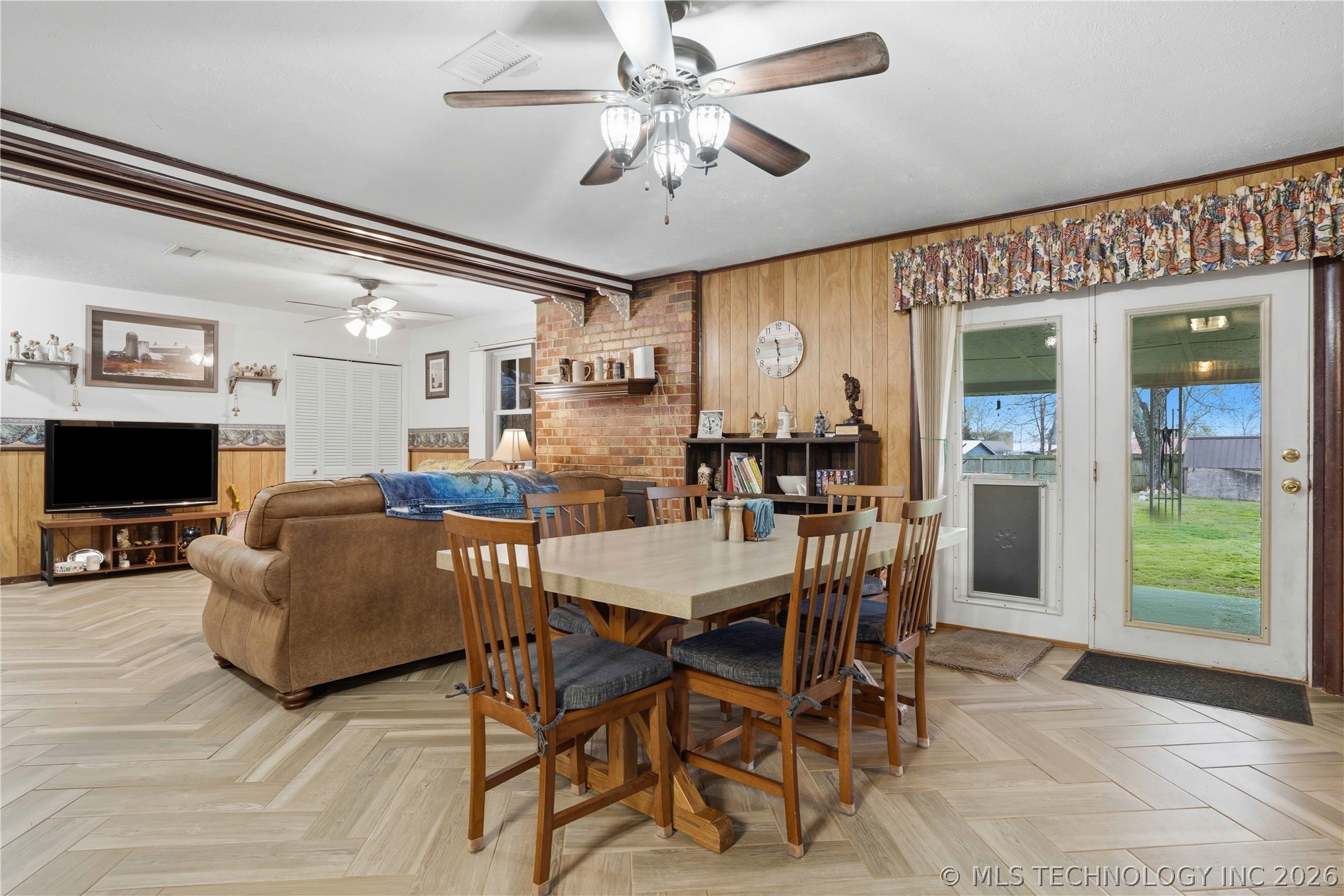 1707 N Maple Street Property Photo 6
