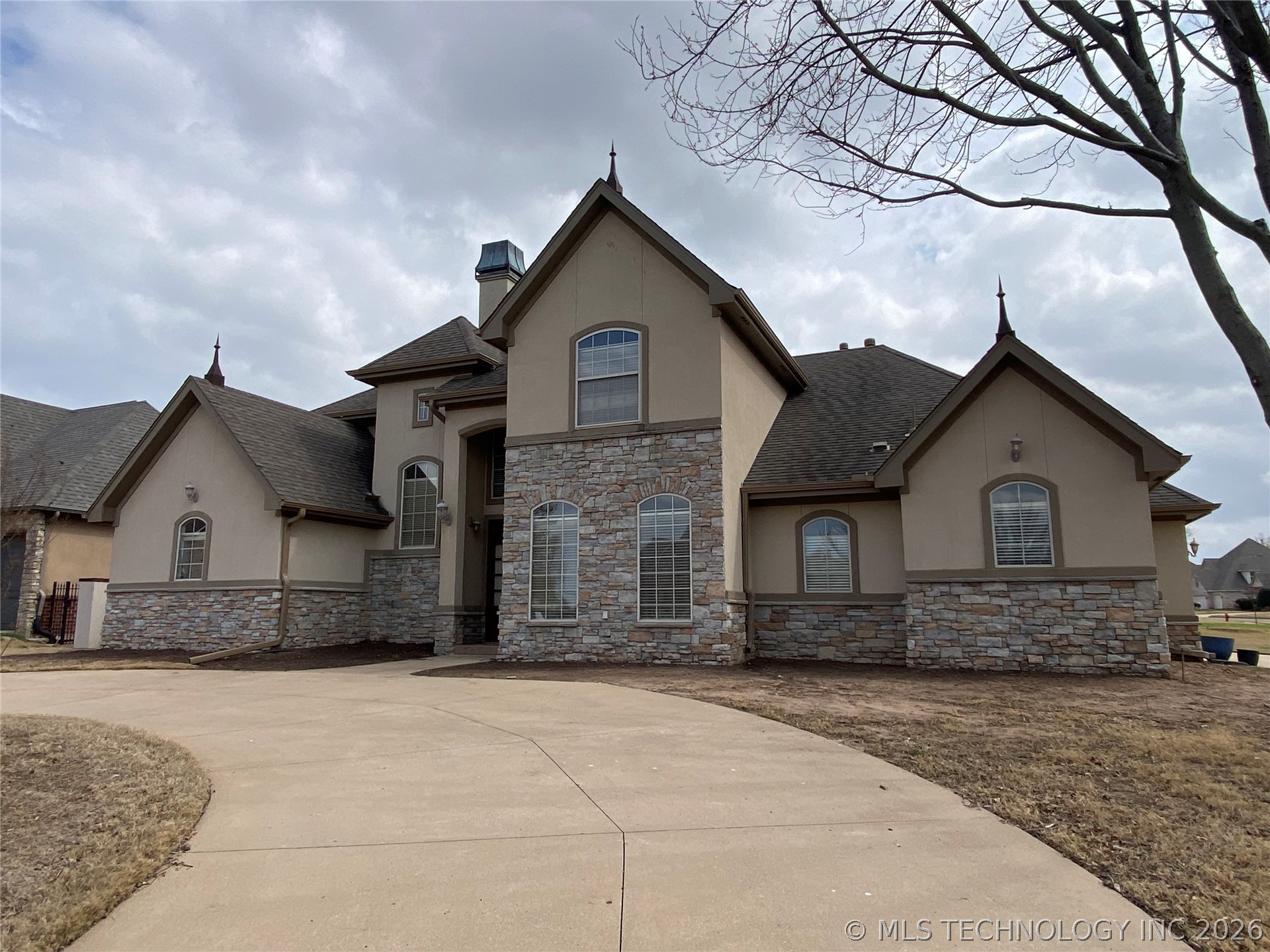 3605 N Narcissus Avenue Property Photo 1