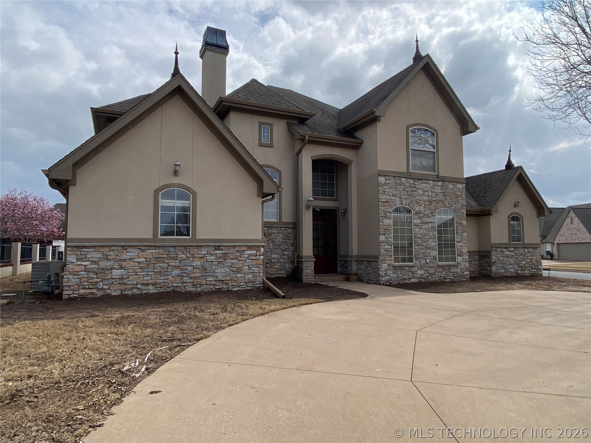 3605 N Narcissus Avenue Property Photo 2