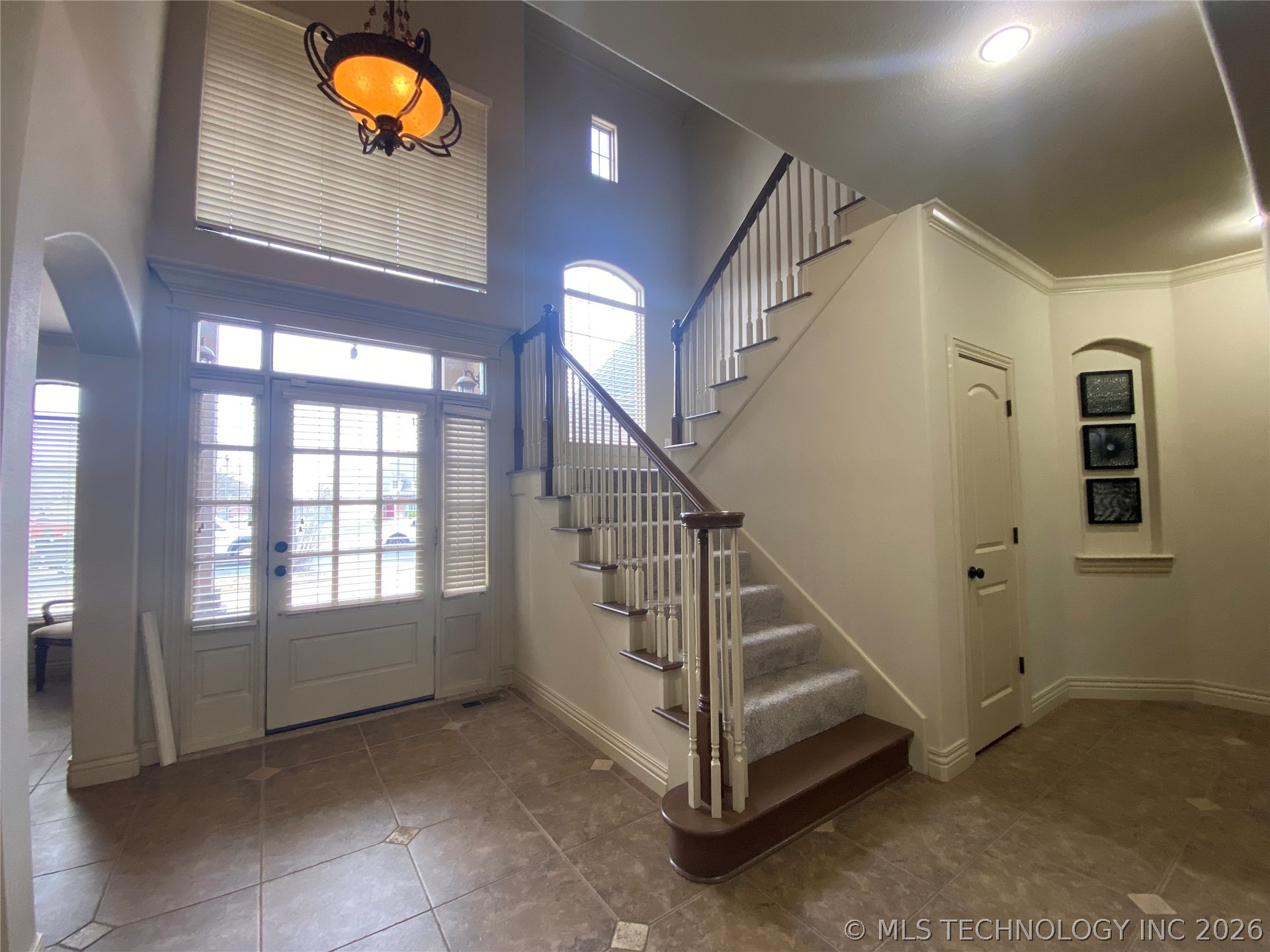 3605 N Narcissus Avenue Property Photo 5