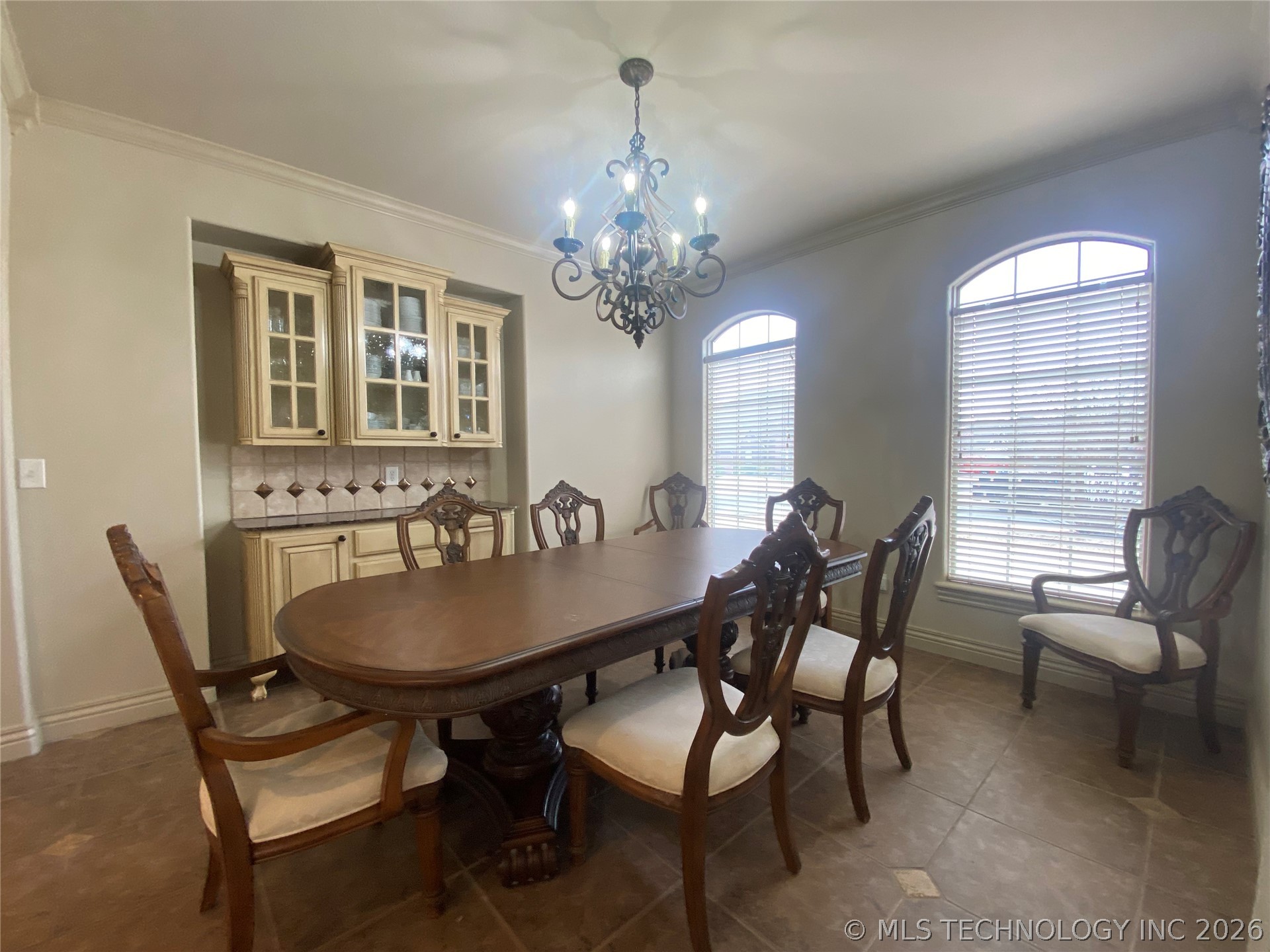 3605 N Narcissus Avenue Property Photo 7
