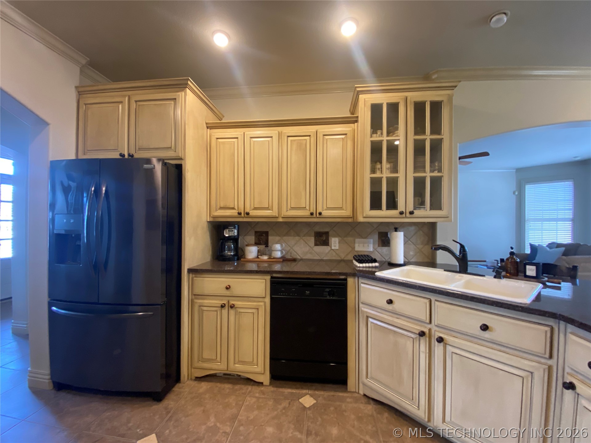 3605 N Narcissus Avenue Property Photo 9