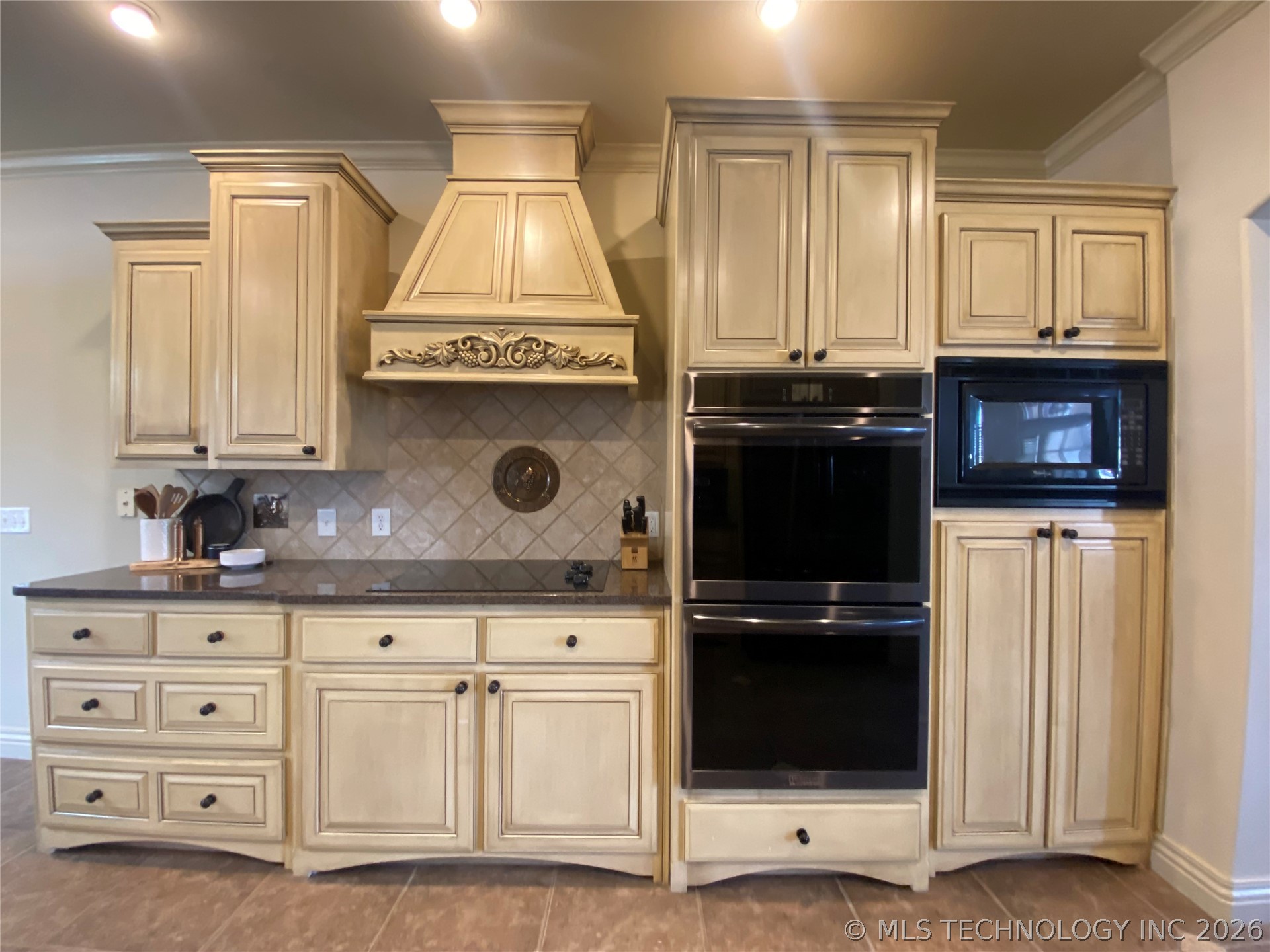 3605 N Narcissus Avenue Property Photo 10