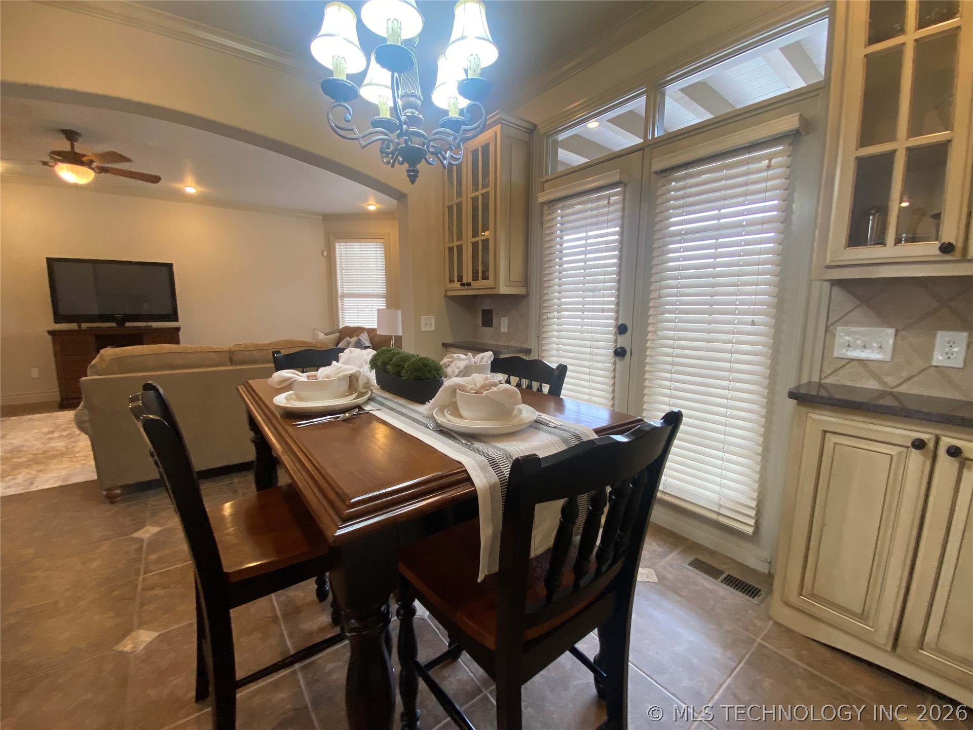 3605 N Narcissus Avenue Property Photo 14