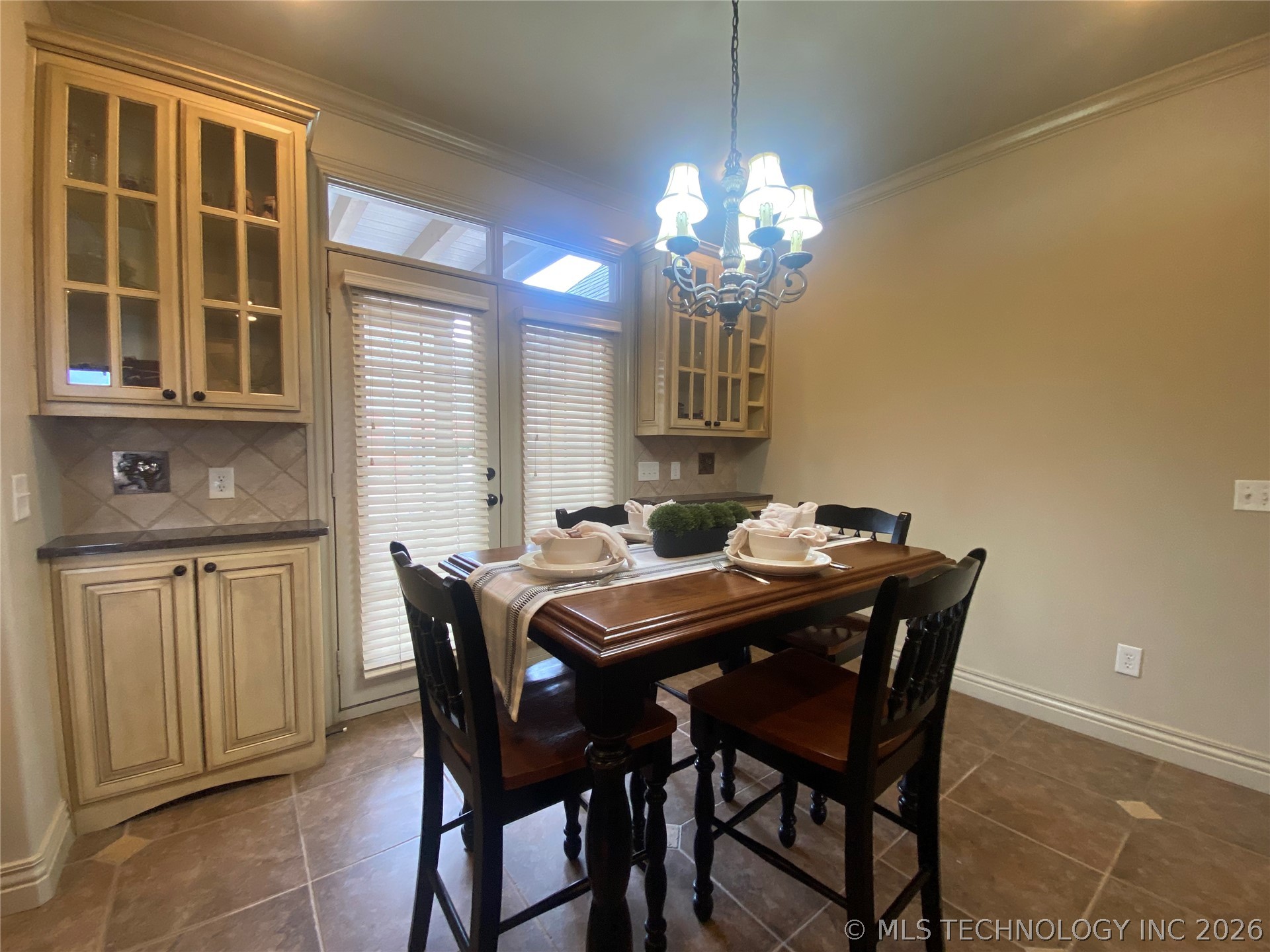 3605 N Narcissus Avenue Property Photo 15
