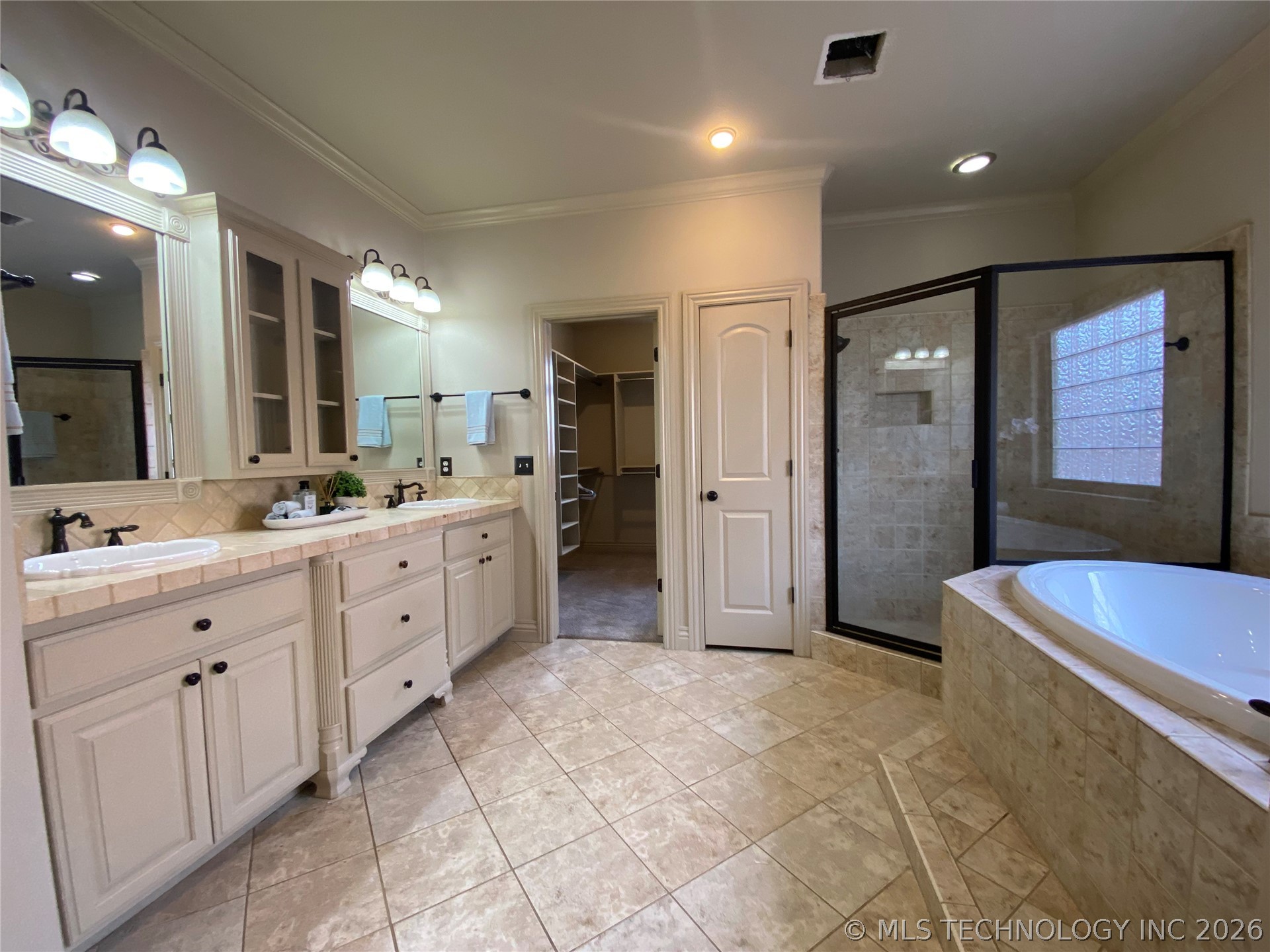3605 N Narcissus Avenue Property Photo 24