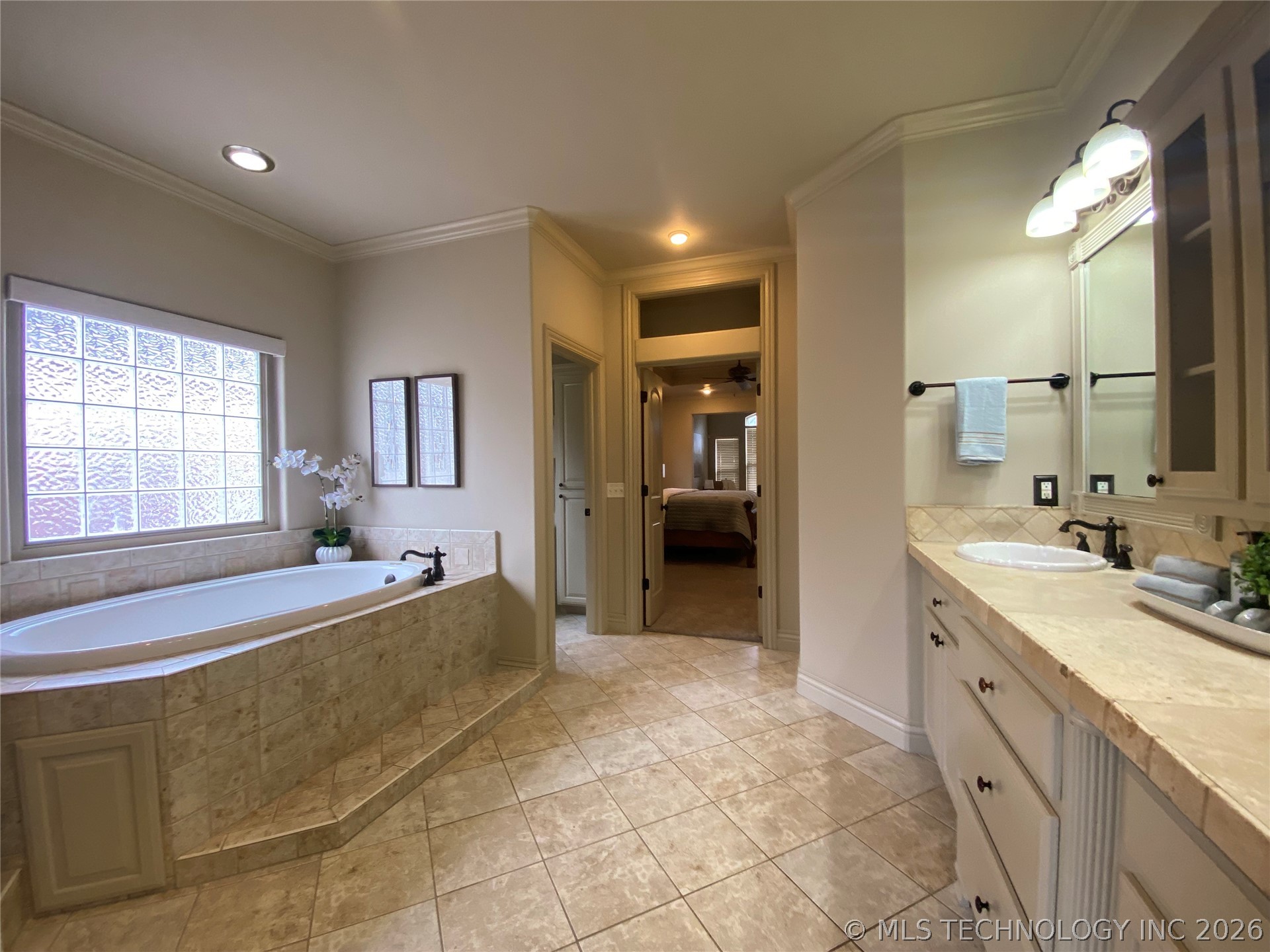 3605 N Narcissus Avenue Property Photo 26