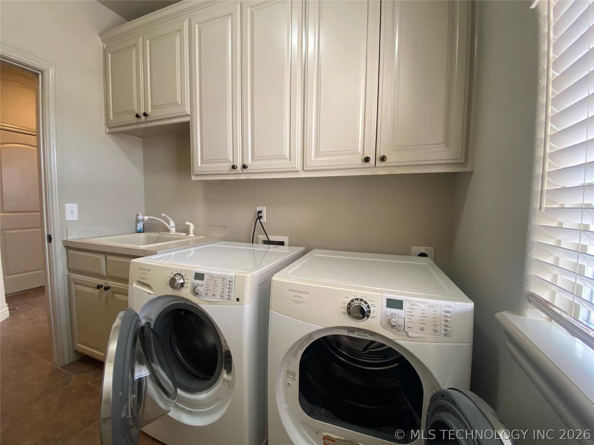 3605 N Narcissus Avenue Property Photo 30
