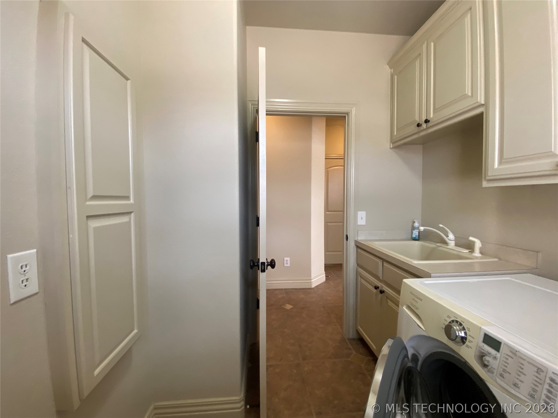 3605 N Narcissus Avenue Property Photo 31