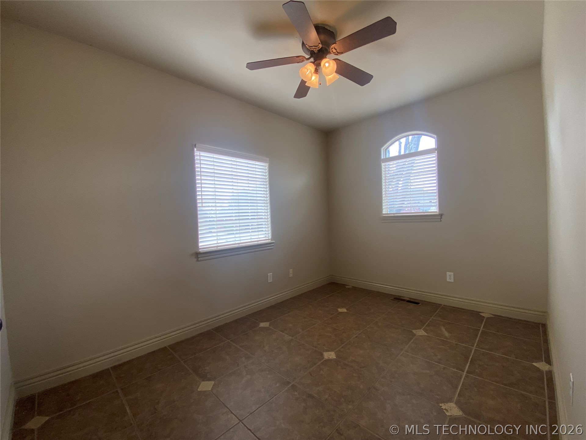 3605 N Narcissus Avenue Property Photo 32