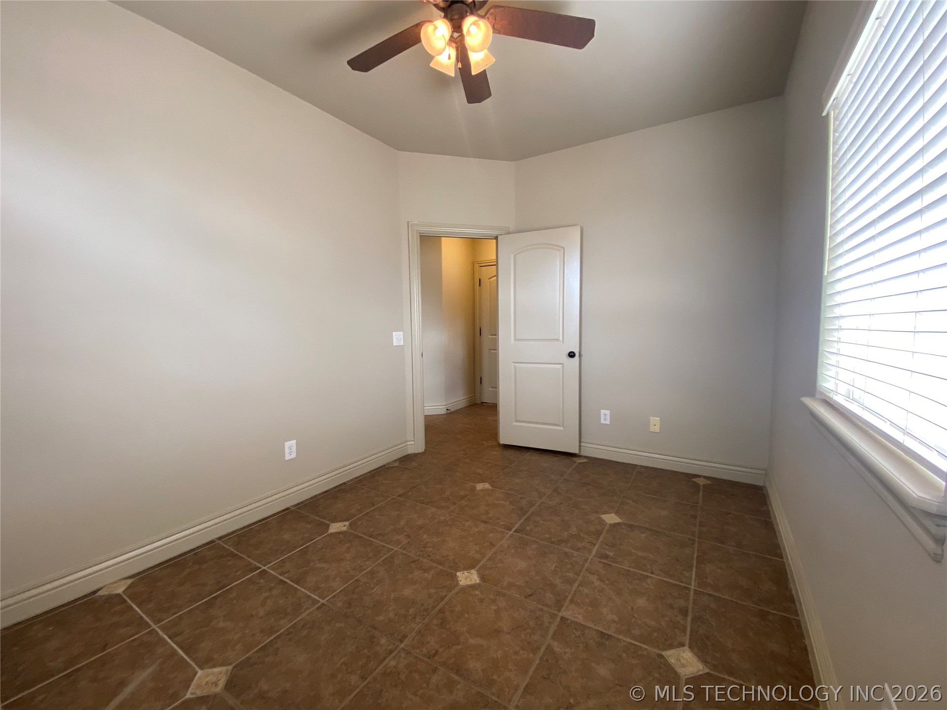 3605 N Narcissus Avenue Property Photo 33