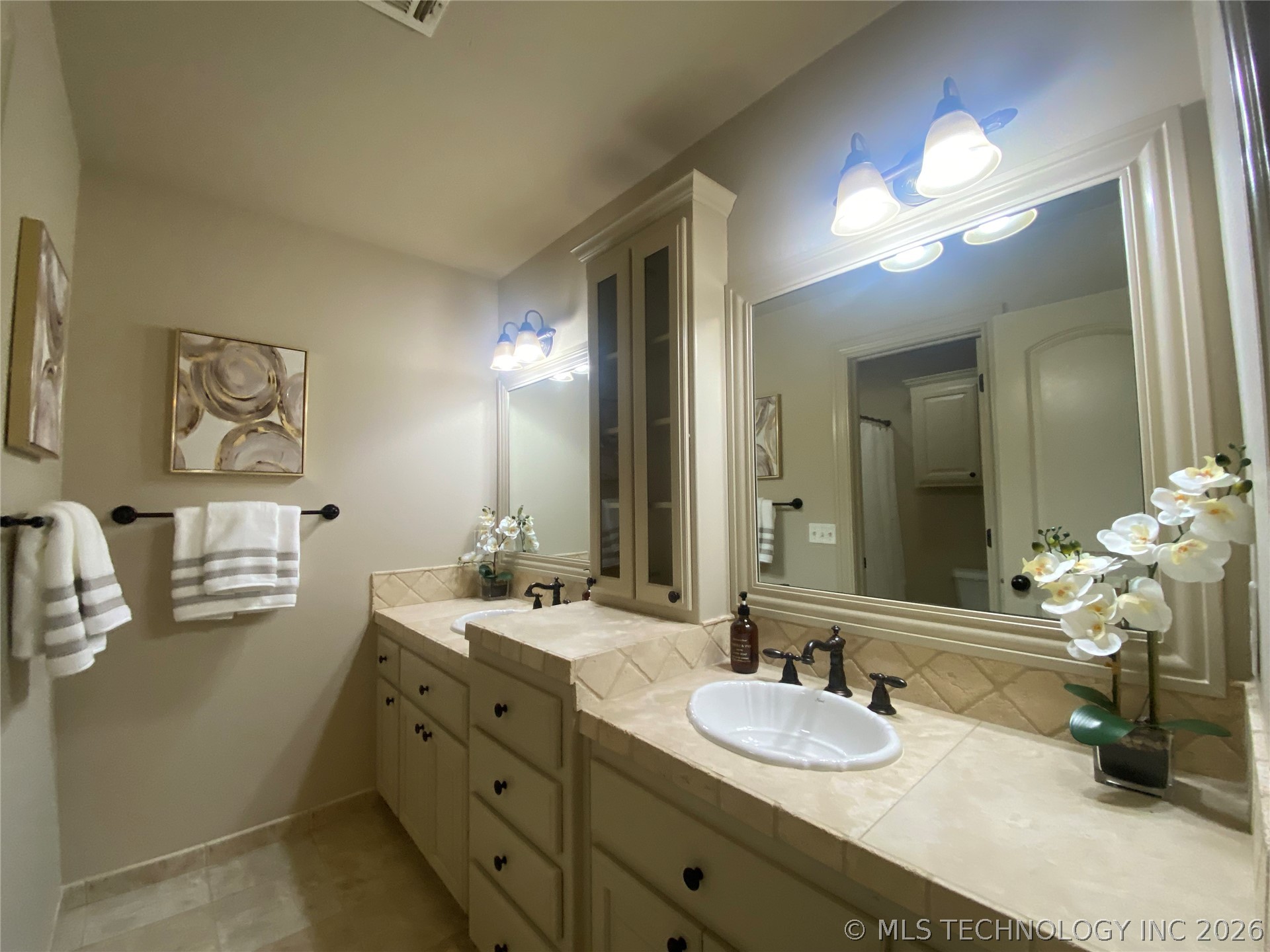 3605 N Narcissus Avenue Property Photo 45