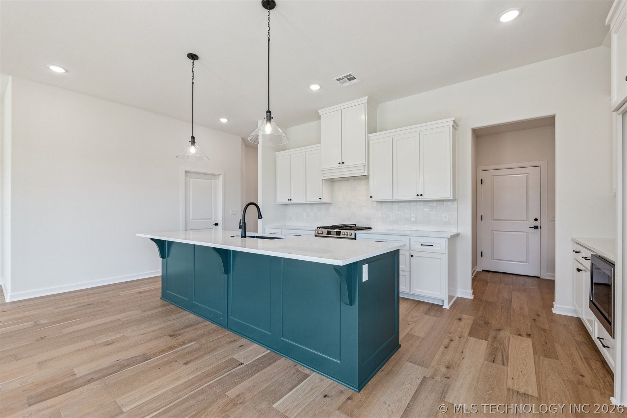 9730 E 132nd Street Property Photo 4