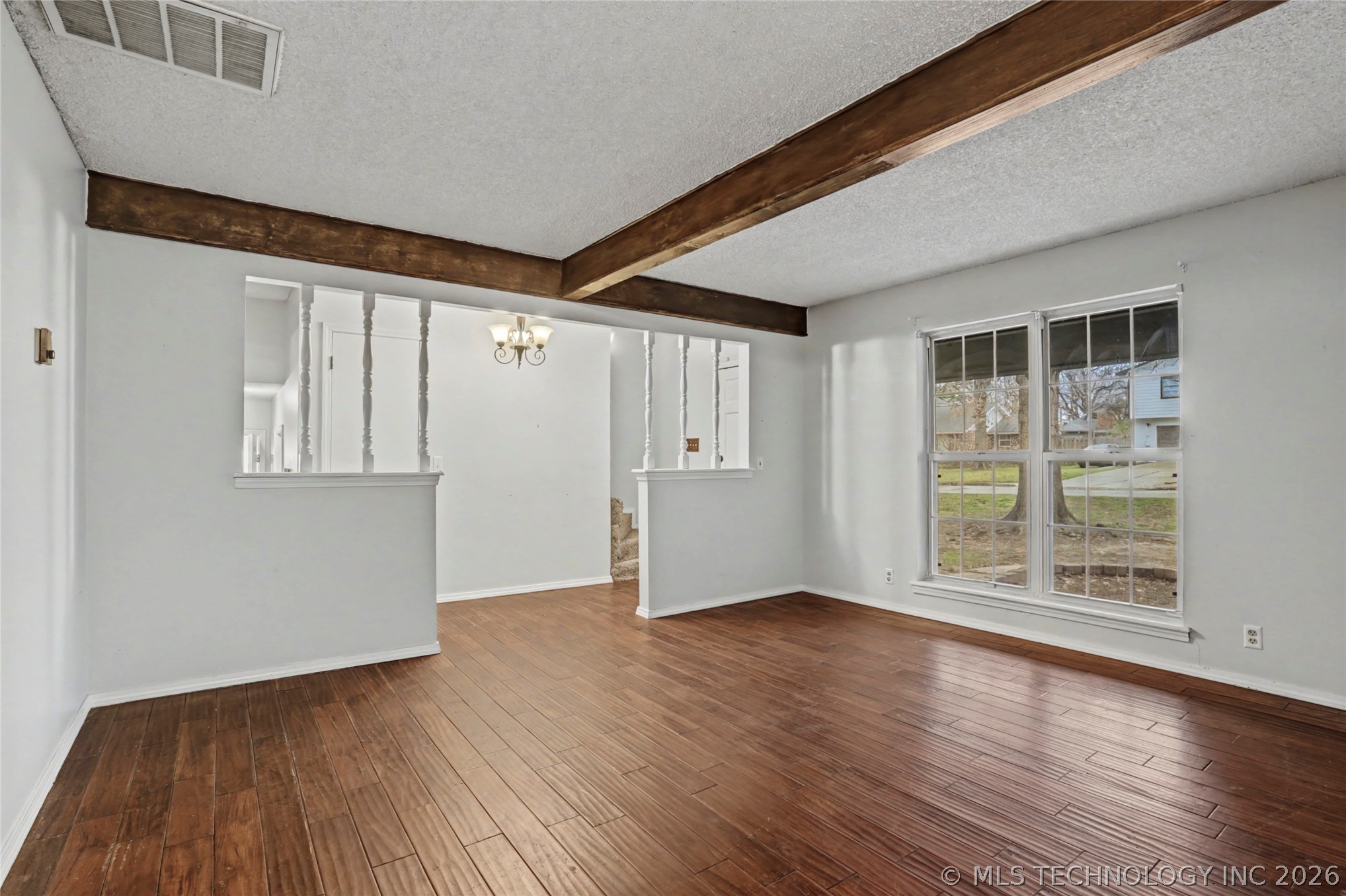 1034 E Courtney Avenue Property Photo 3