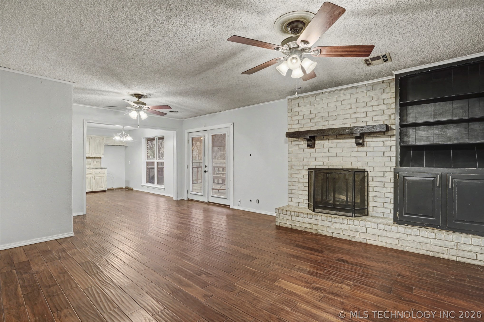 1034 E Courtney Avenue Property Photo 5