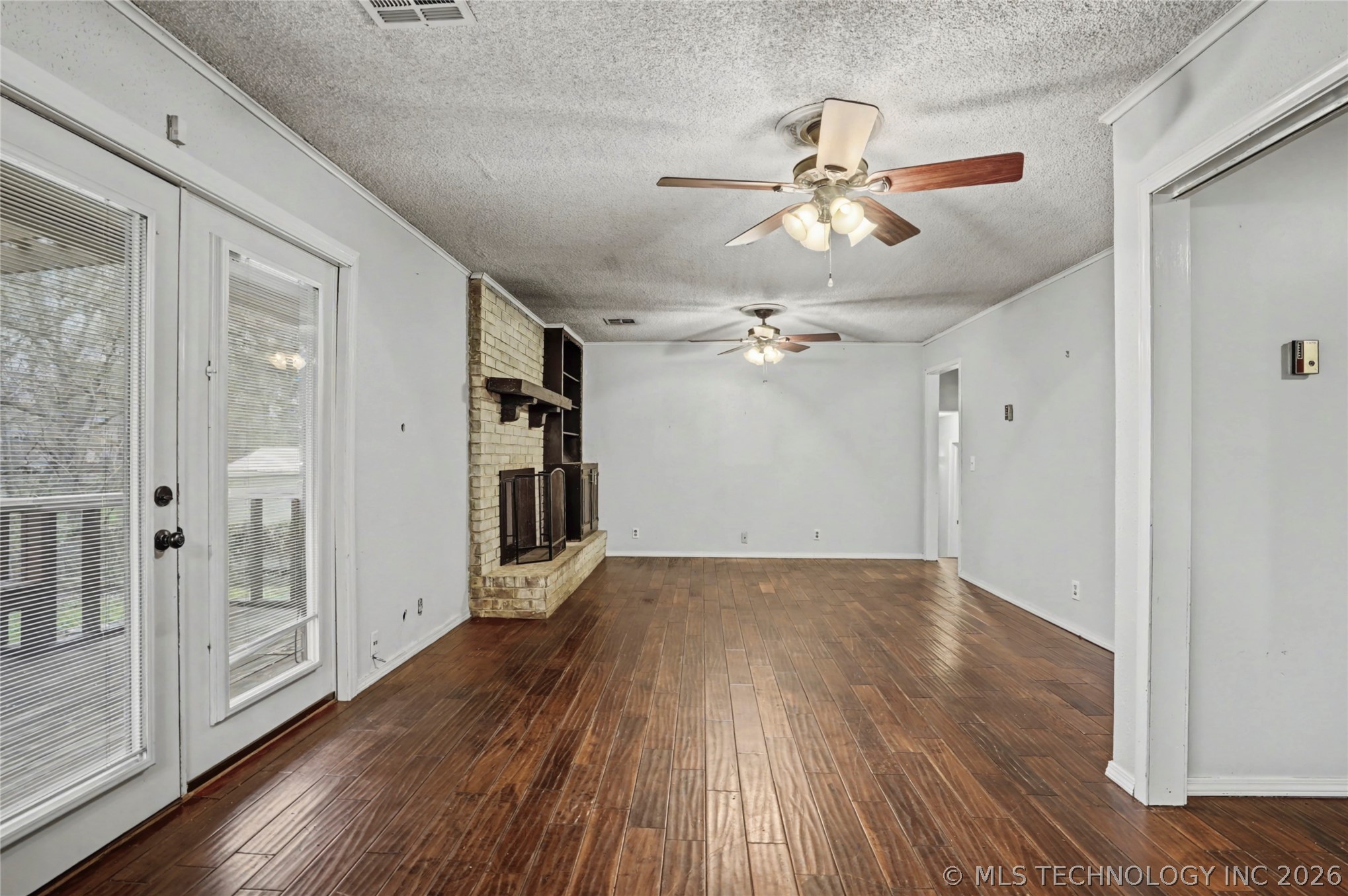 1034 E Courtney Avenue Property Photo 7