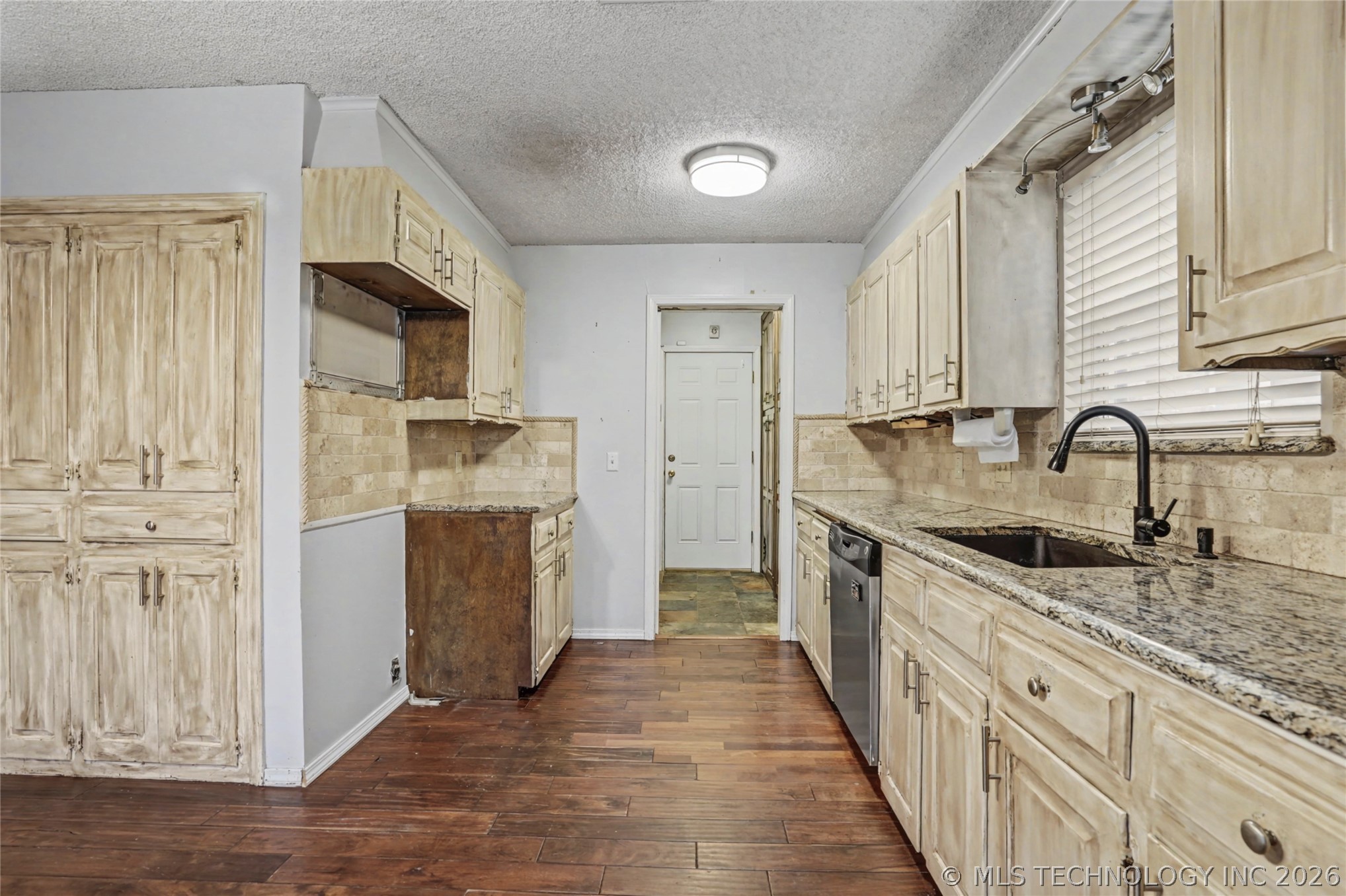 1034 E Courtney Avenue Property Photo 11